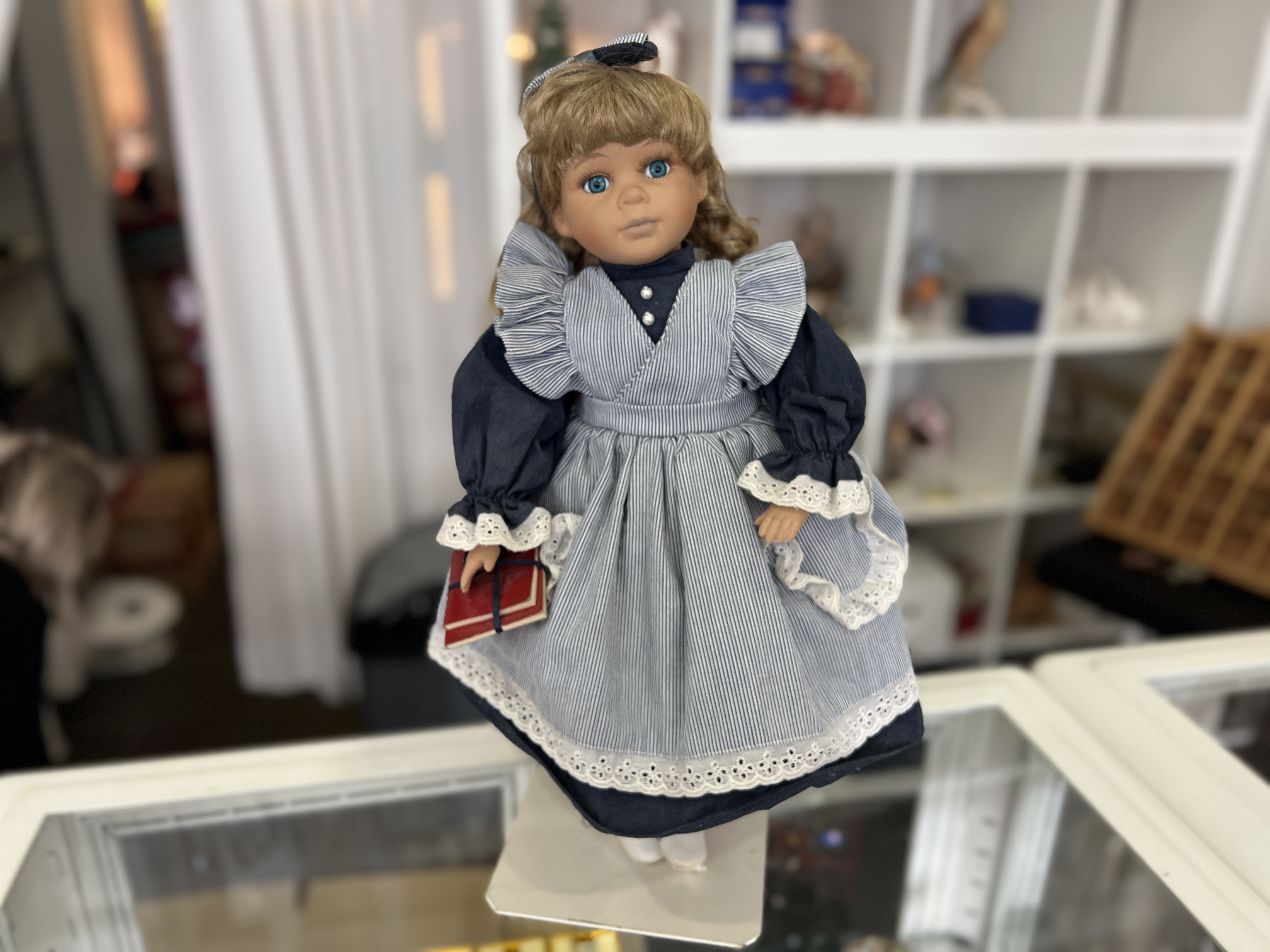 Künstlerpuppe Porzellan Puppe 44 cm. Top Zustand     