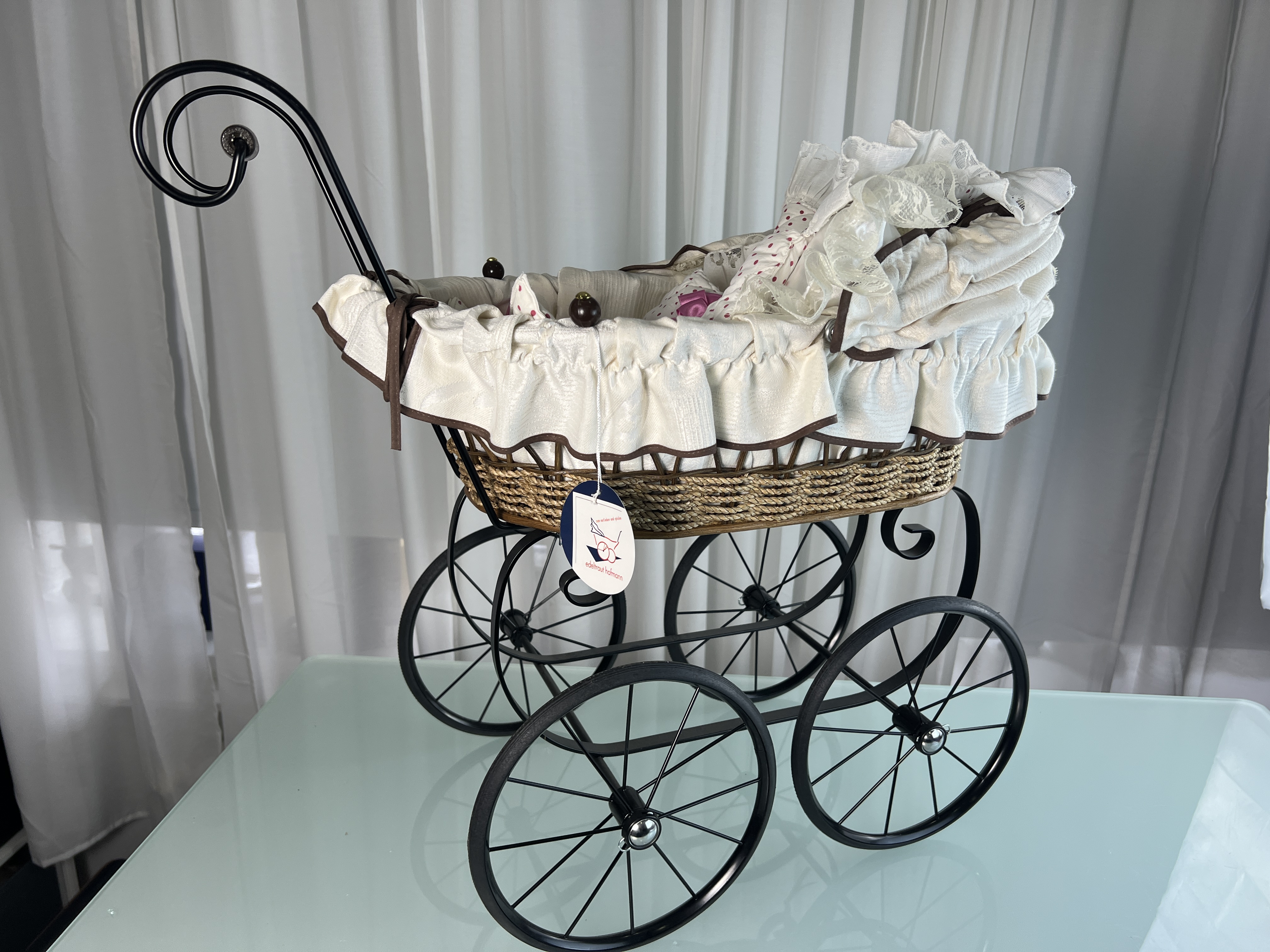 Puppenwagen Höhe 65,5. Länge 73. Breite 36,5 cm. Guter Zustand siehe Fotos 