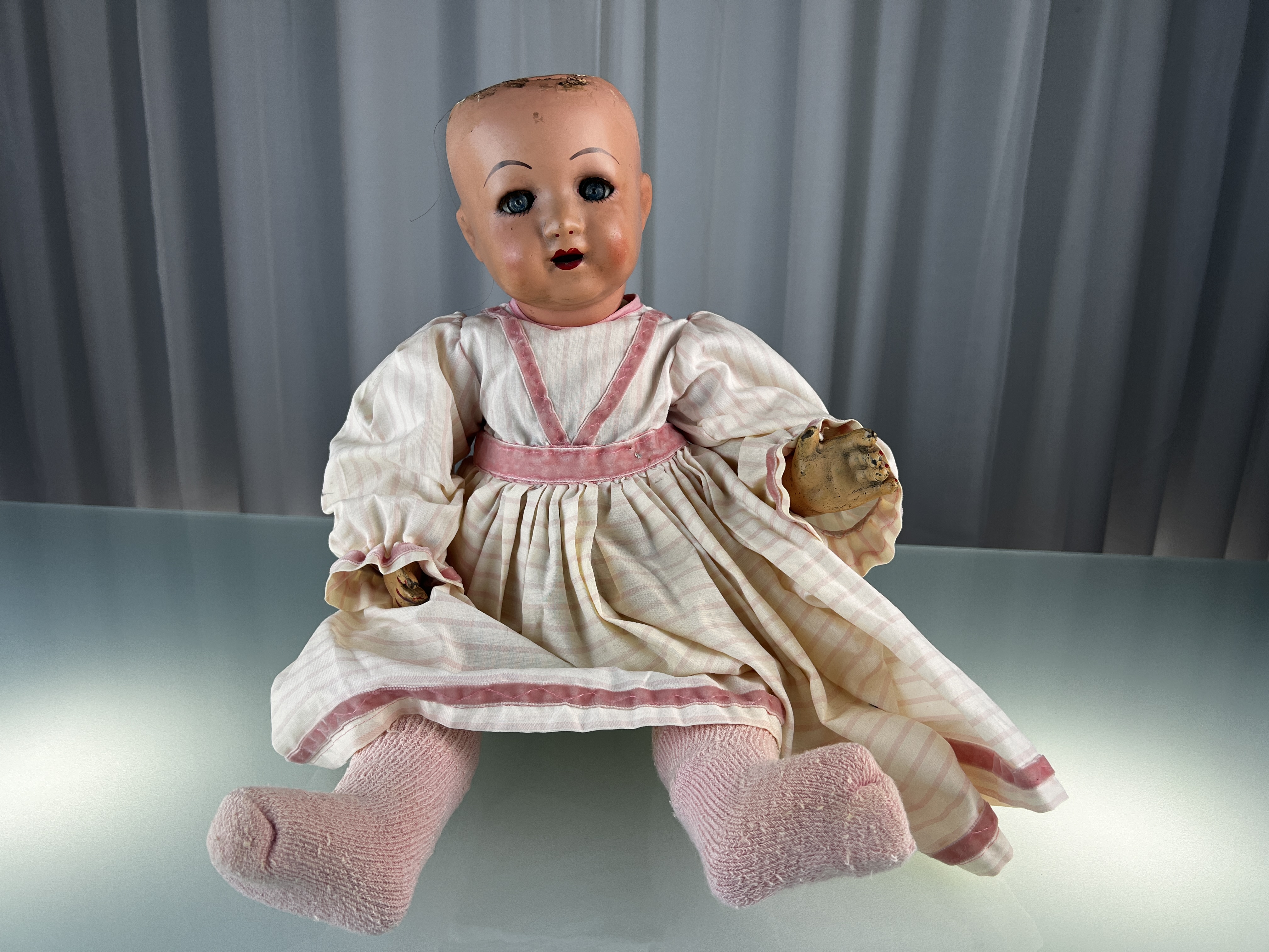 Alte Puppe 52 cm. Zustand = Siehe Fotos.     