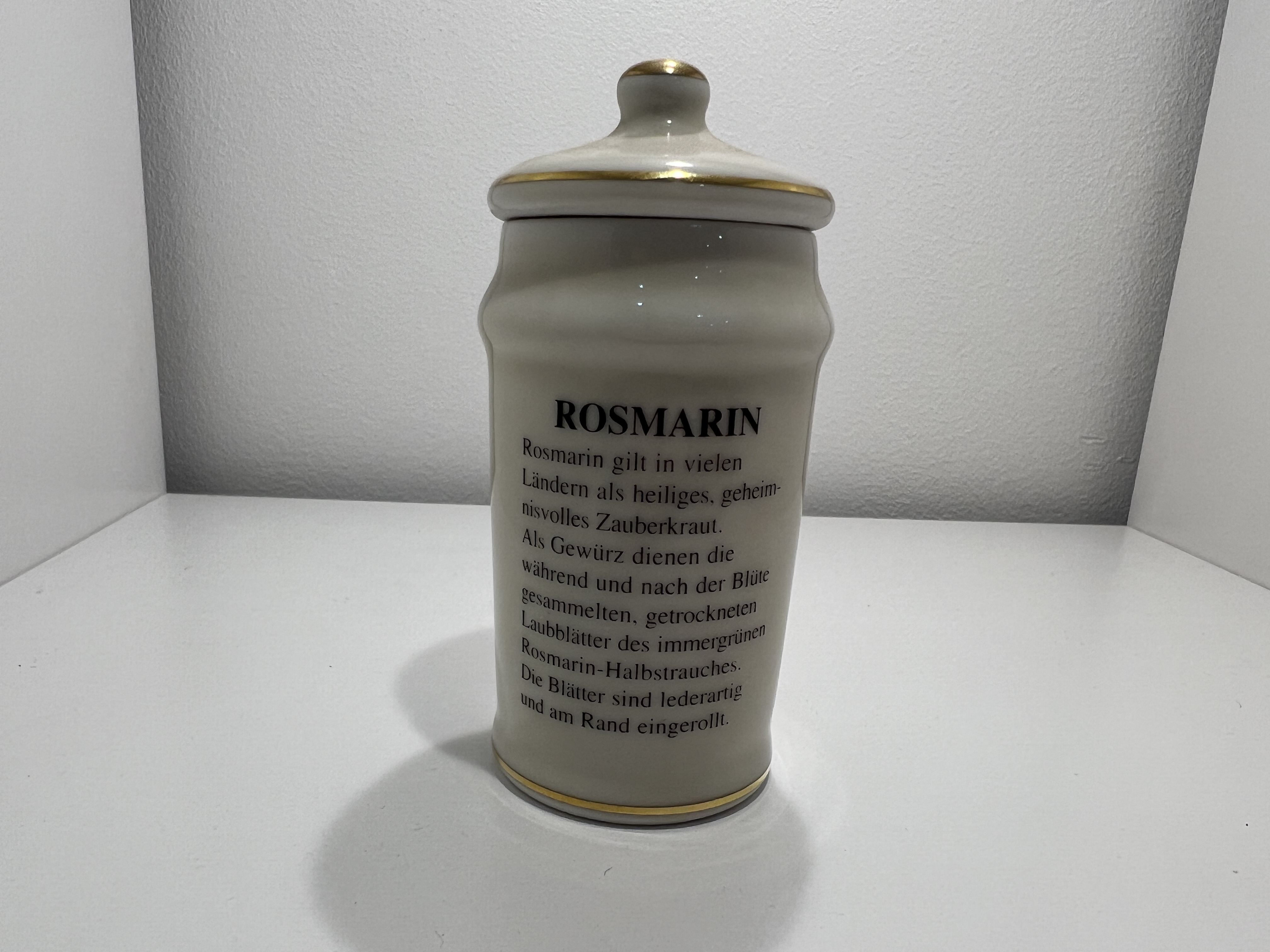 M.I. Hummel Gewürzdose 11 cm. 1 Wahl - Top Zustand   