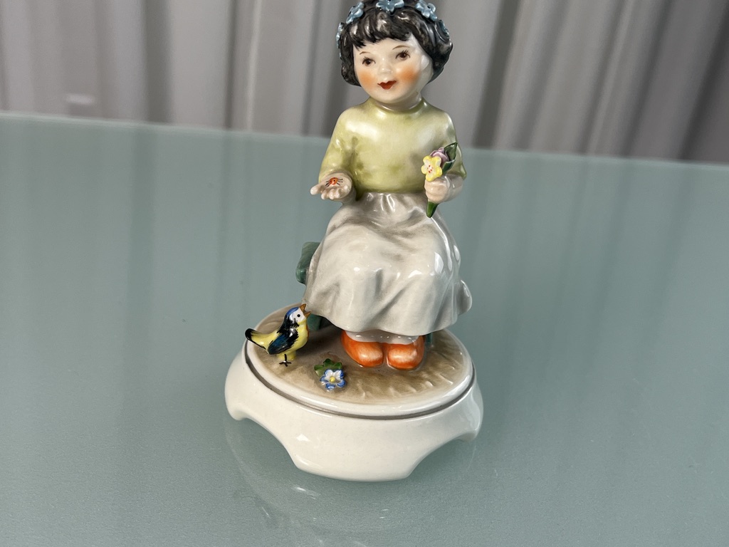 Goebel Figur Porzellan 219 Mädchen 14 cm - 1 Wahl. Top Zustand