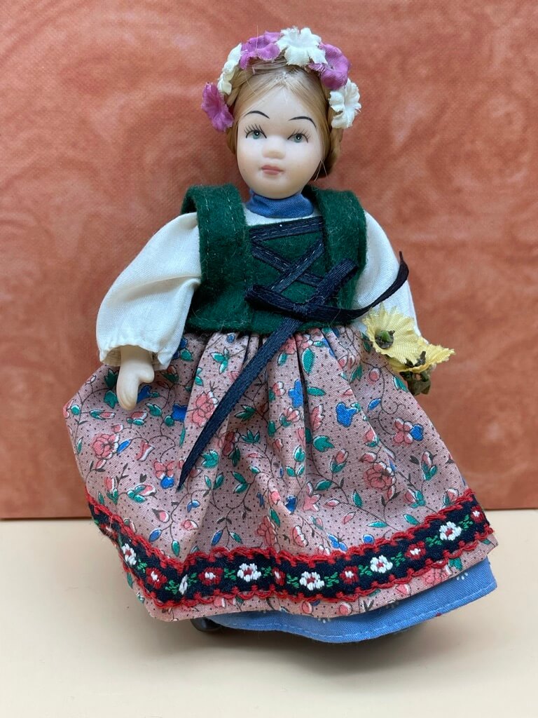 Künstlerpuppe Porzellan Puppe 15 cm. Top Zustand 
