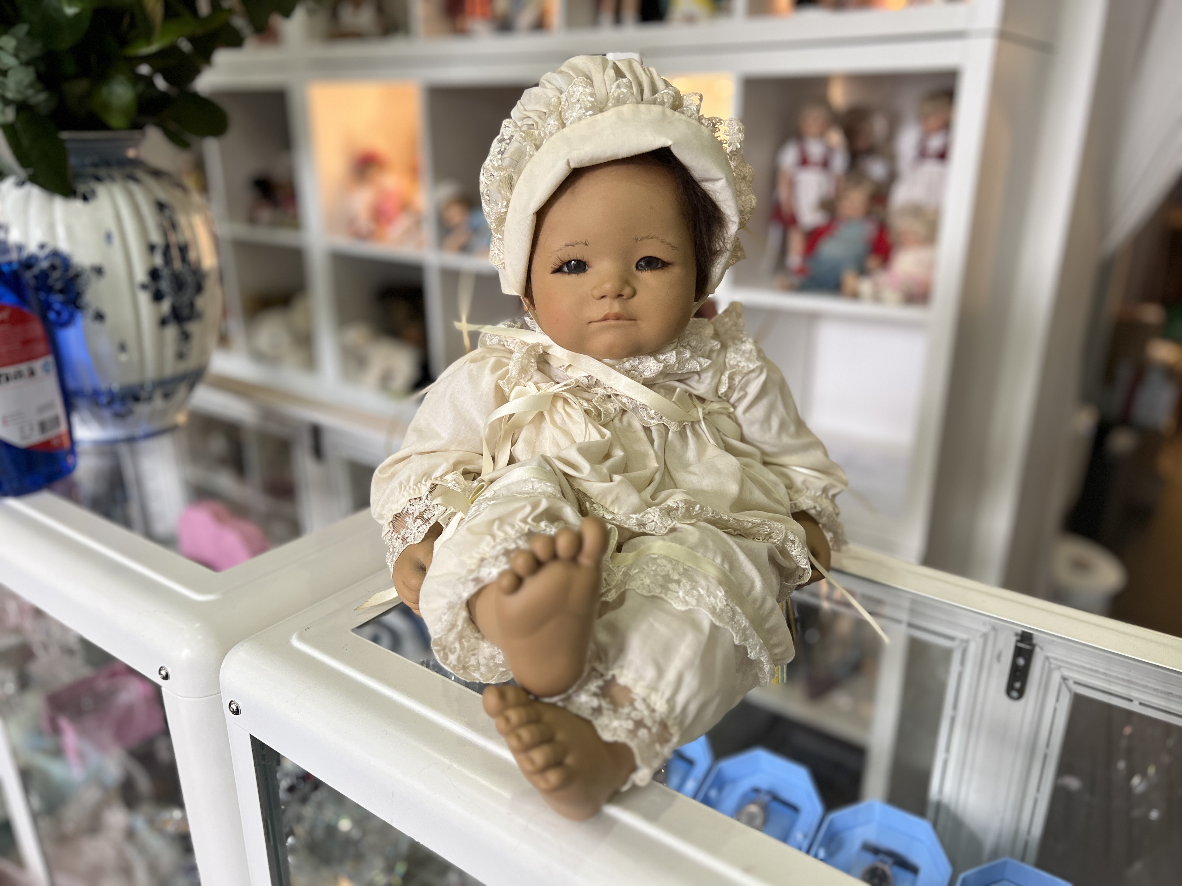 Annette Himstedt Puppe Taki 56 cm. Raucherhaushalt