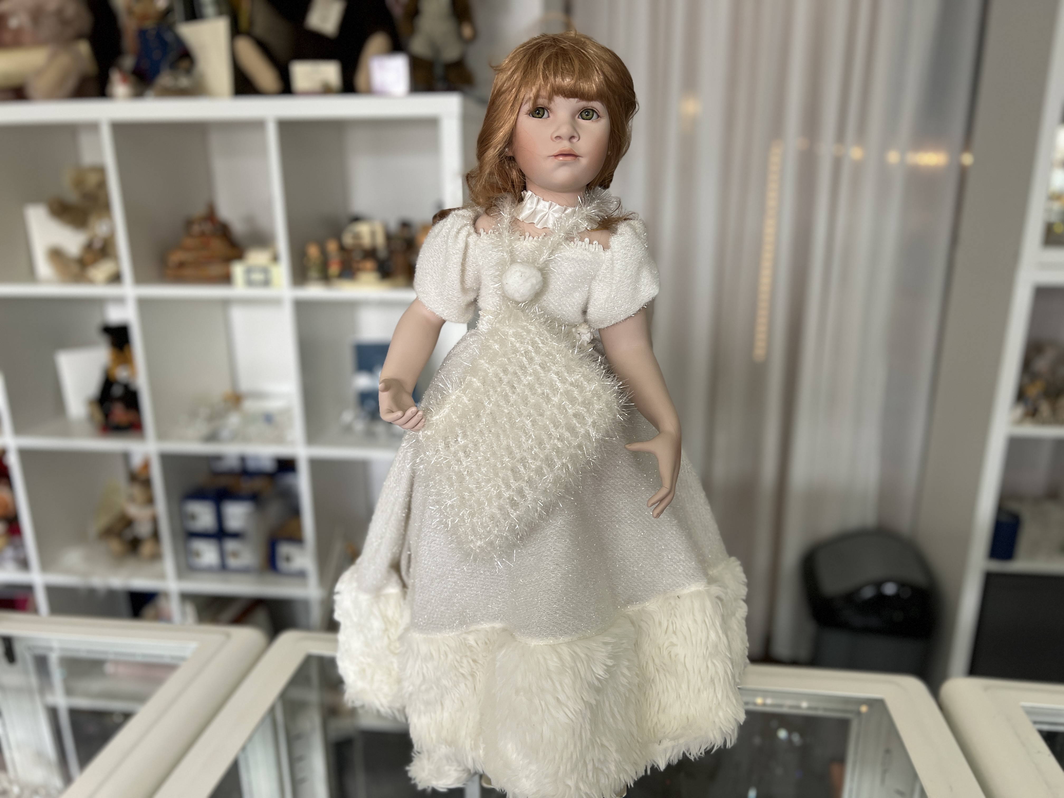  Ute Kase Lepp Sammler Porzellan Puppe 69 cm. Kleiner Defekt - Siehe Fotos 