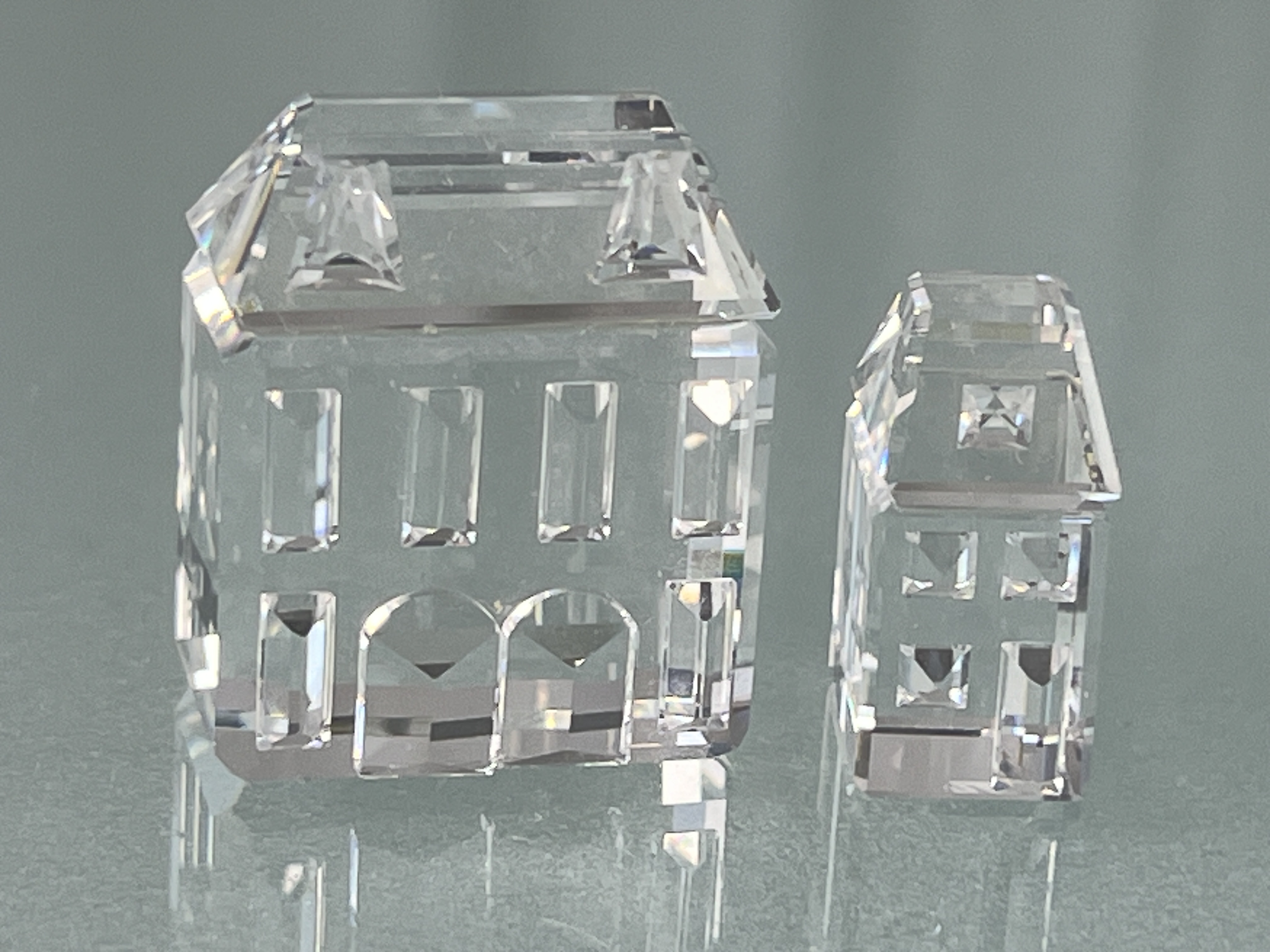  Swarovski Figuren 2 Häuser bis ca. 3,4 cm Top Zustand.