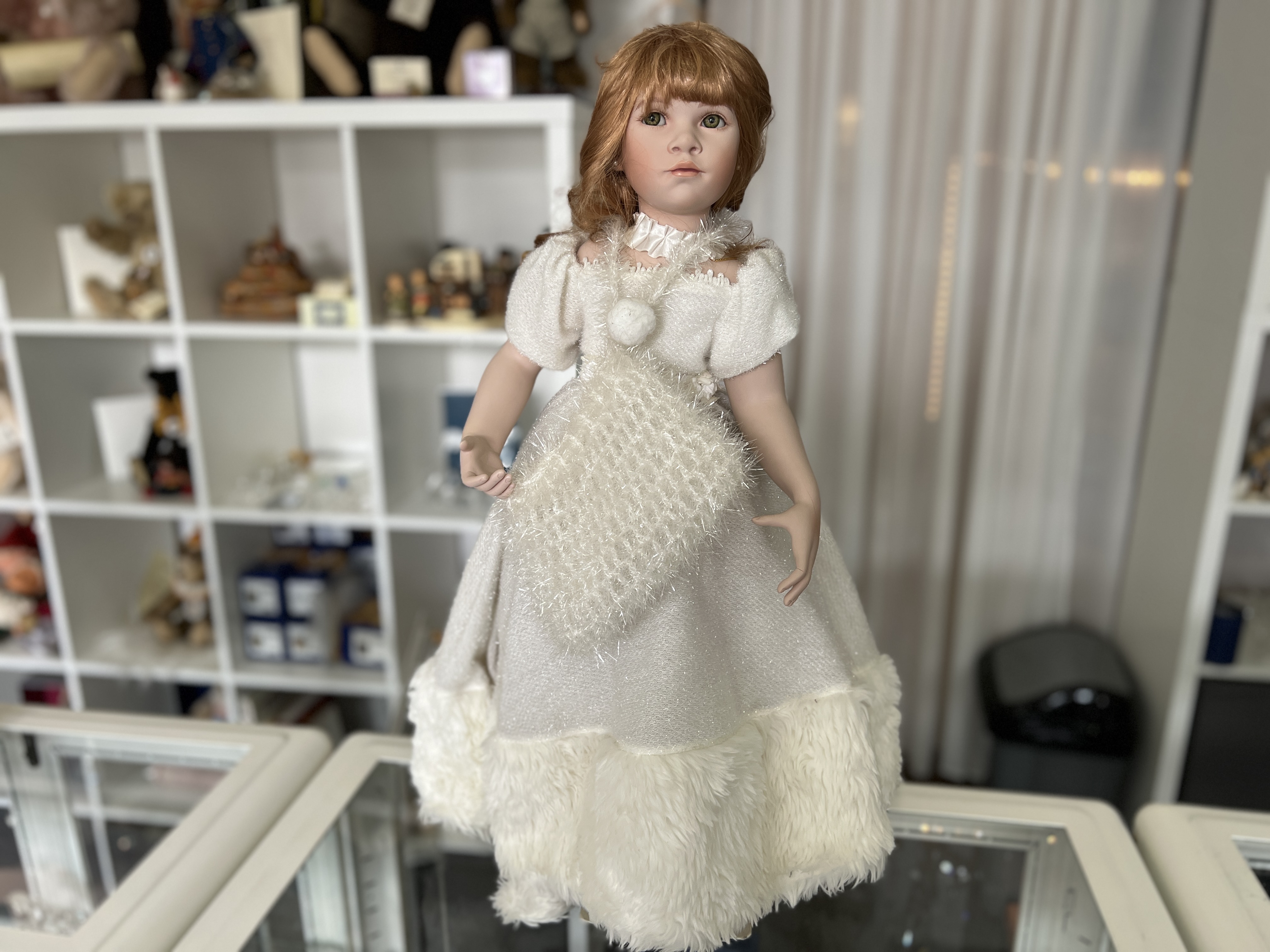  Ute Kase Lepp Sammler Porzellan Puppe 69 cm. Kleiner Defekt - Siehe Fotos 