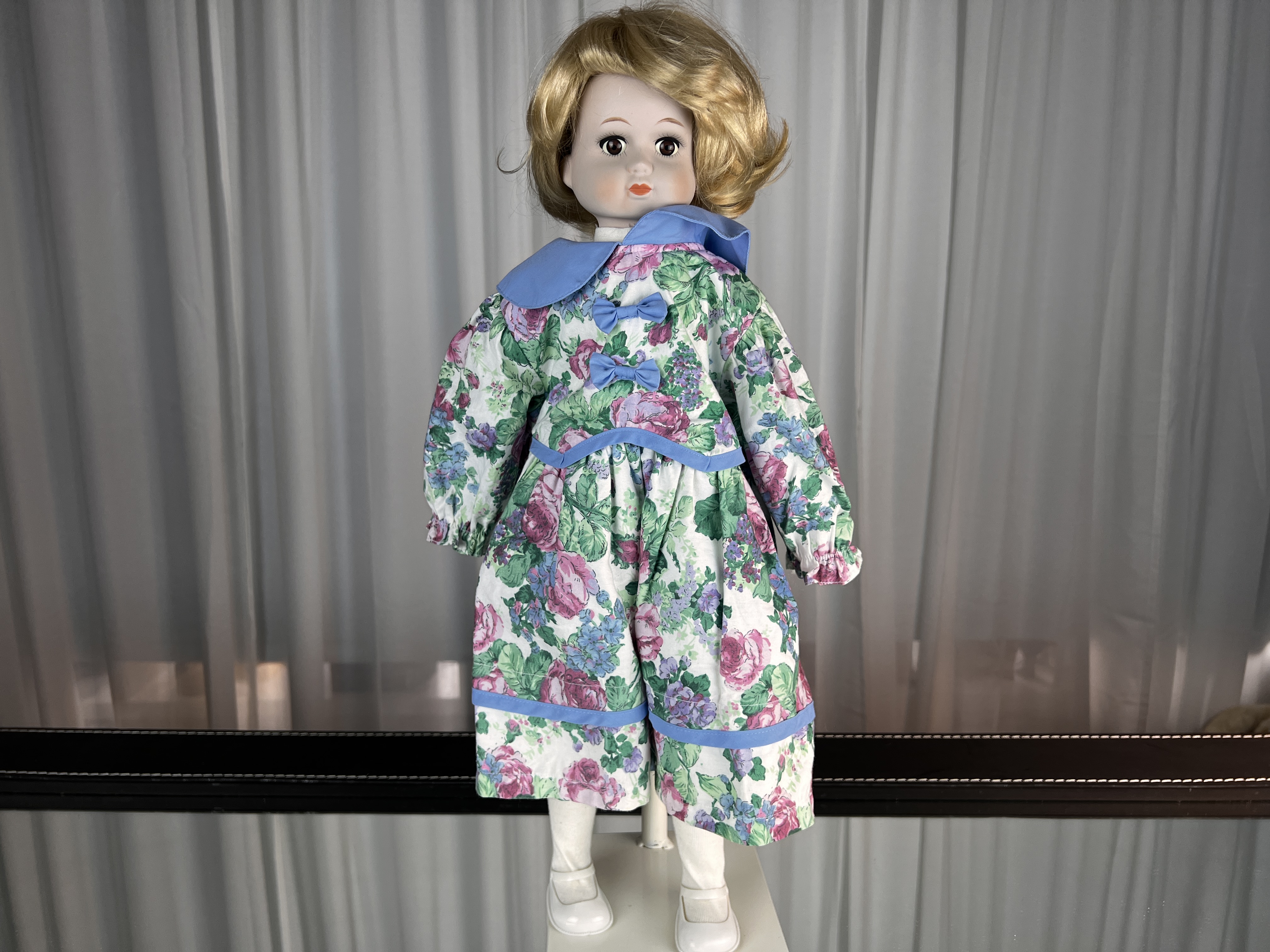 Künstlerpuppe Porzellan Puppe 60 cm. Top Zustand 