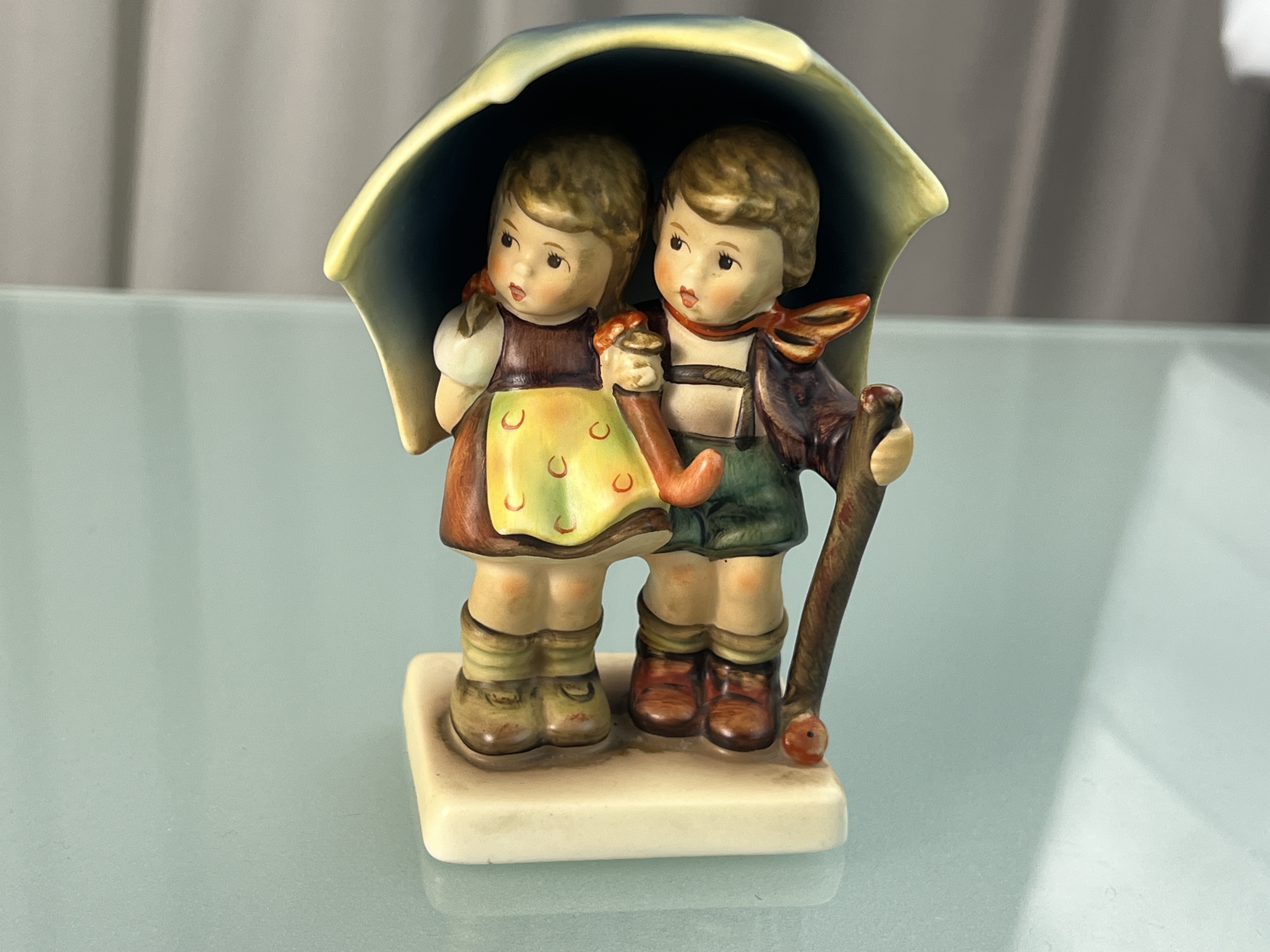  Hummel Figur 71 2/0 Unter einem Dach 12 cm. 1 Wahl. Top Zustand 