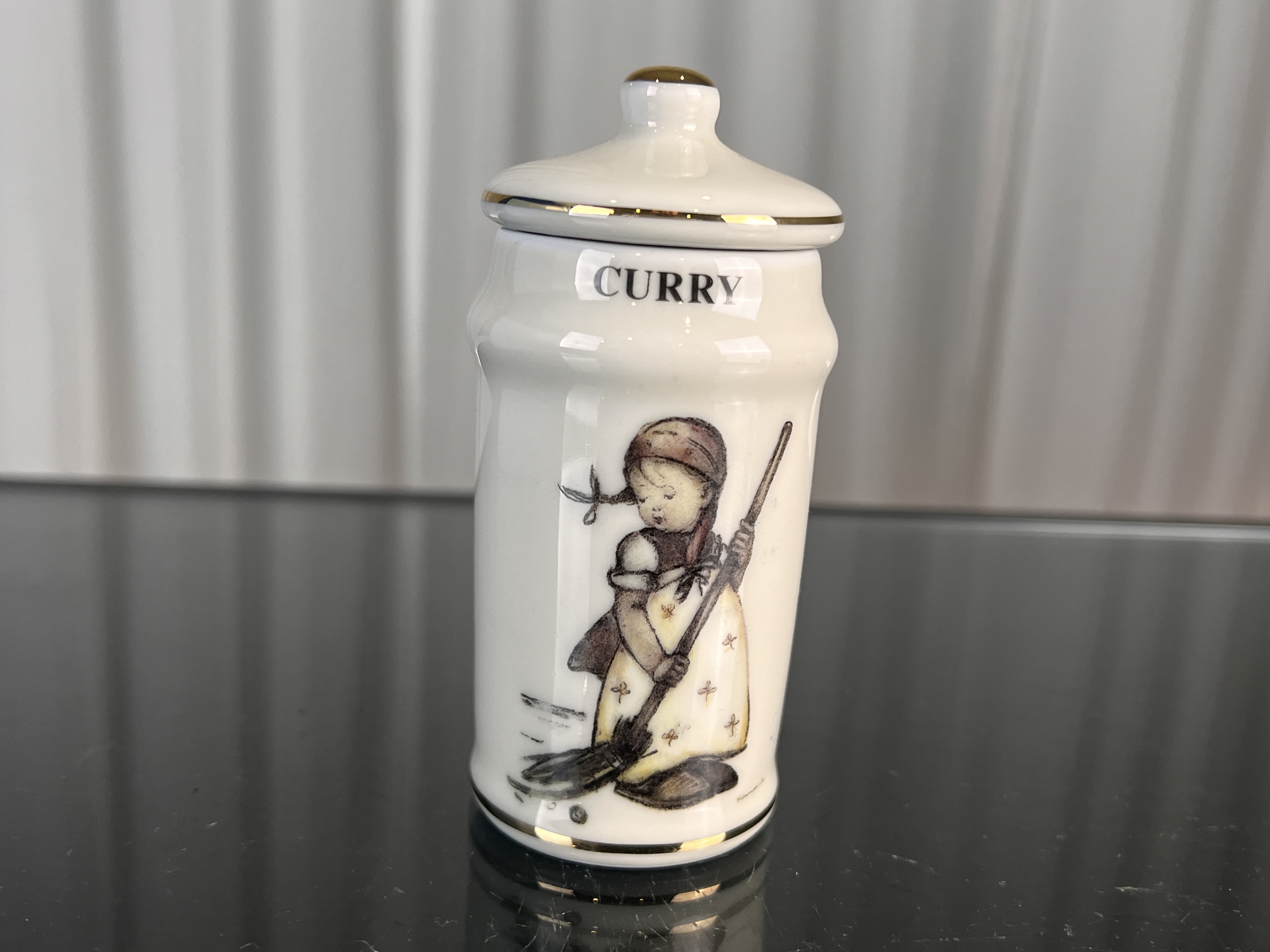 M.I. Hummel Gewürzdose 11 cm. 1 Wahl - Top Zustand  