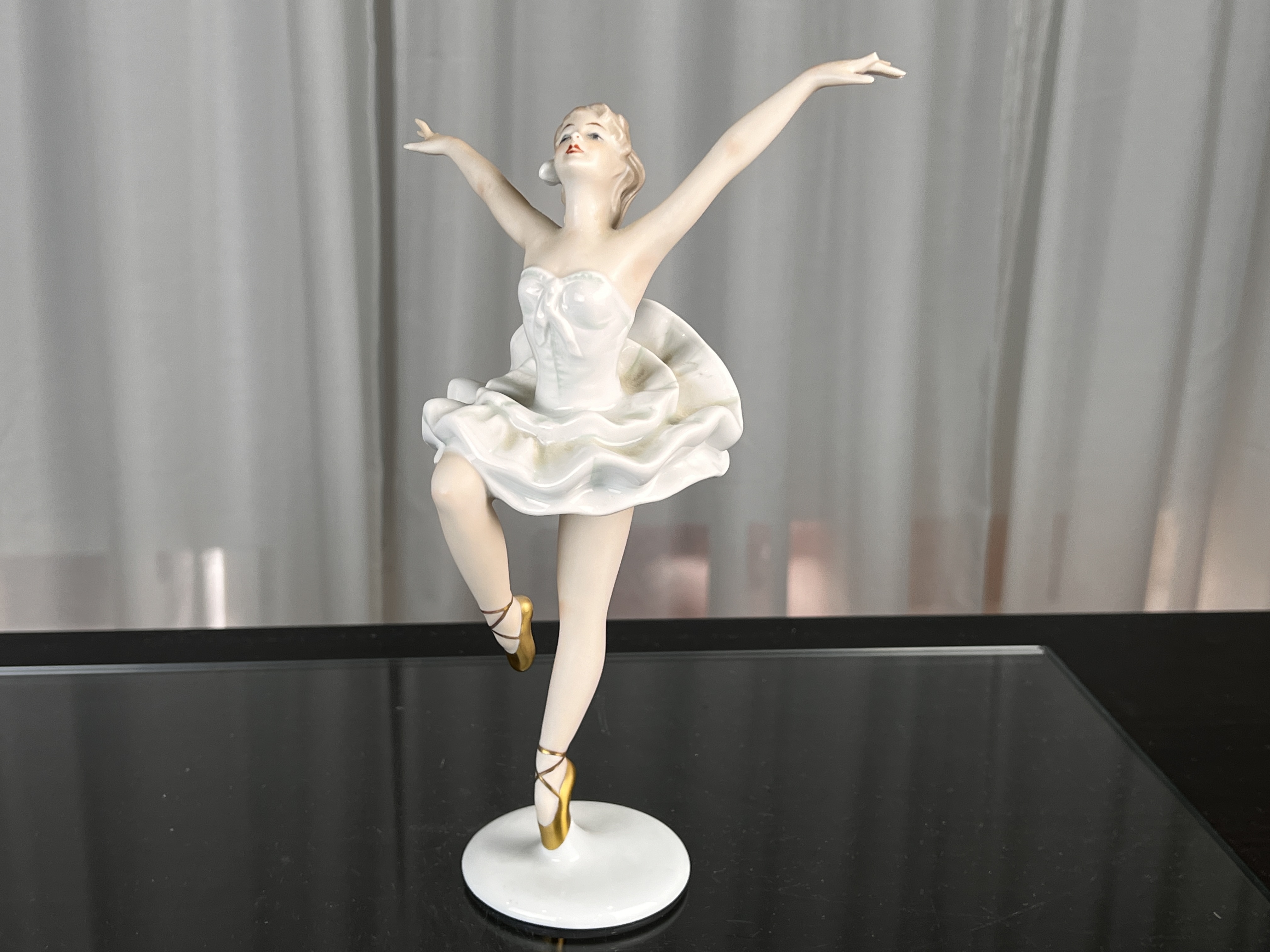  Hutschenreuther Figur Ballerina 23,5 cm. Finger Defekt - Siehe Fotos 