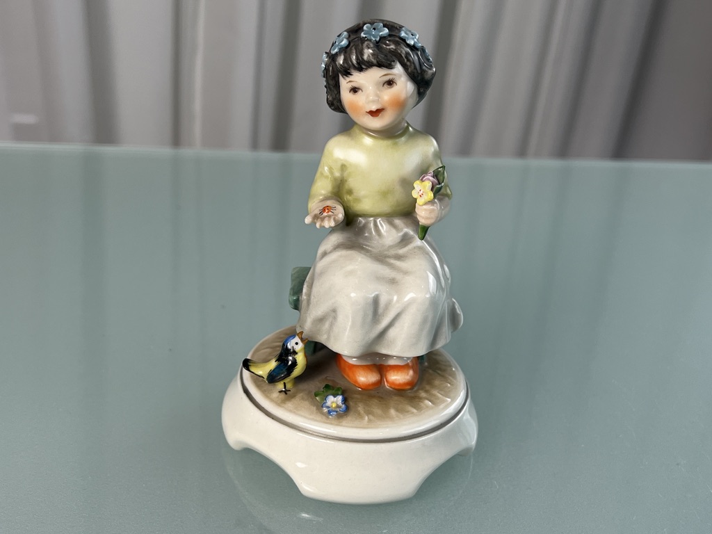 Goebel Figur Porzellan 219 Mädchen 14 cm - 1 Wahl. Top Zustand