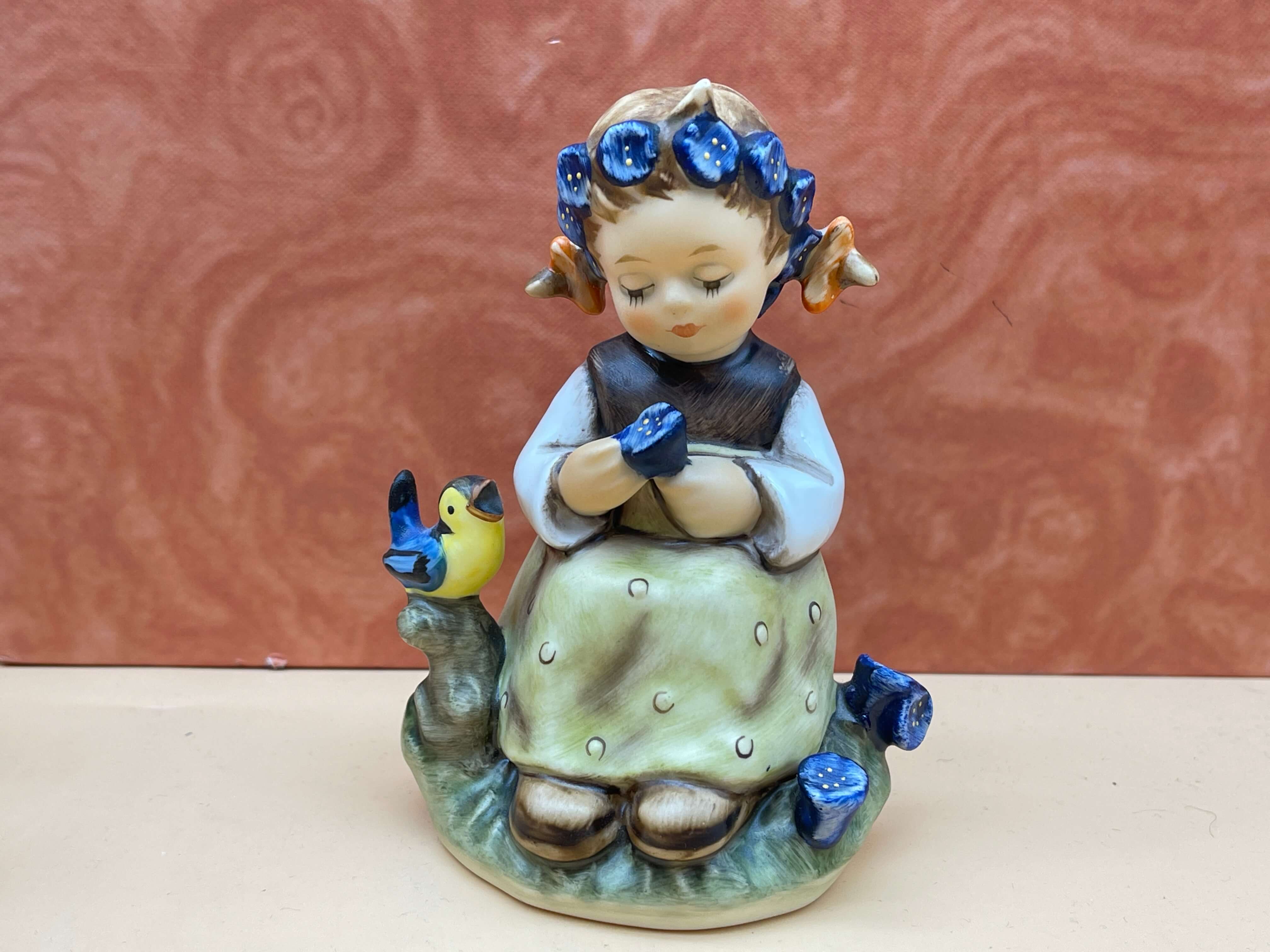 Hummel Figur 351 Enzian Mädchen 11,5 cm. 1 Wahl. - Top Zustand