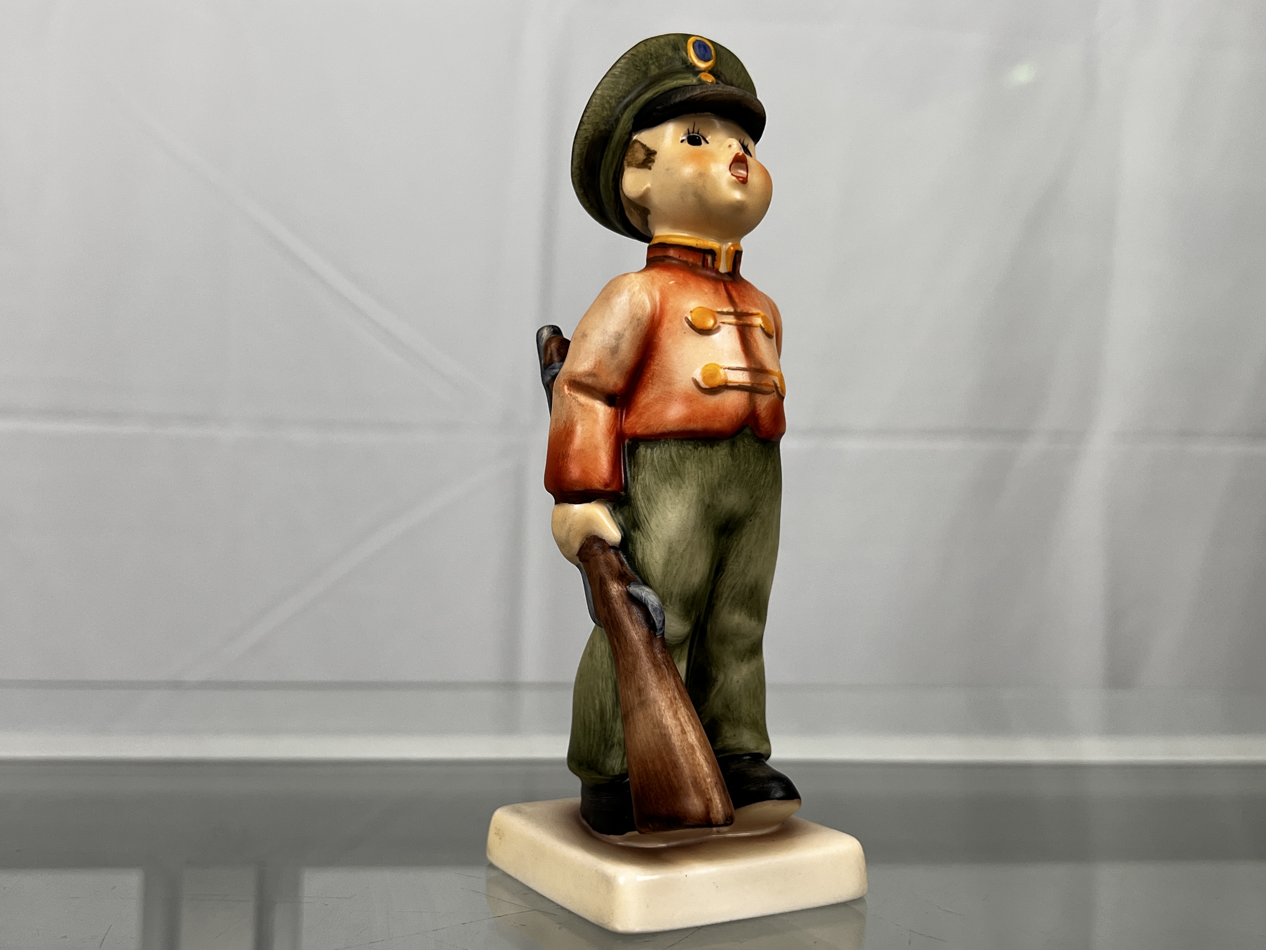  M.I. Hummel Figur 332 Stillgestanden 15 cm. 1 Wahl. Top Zustand.