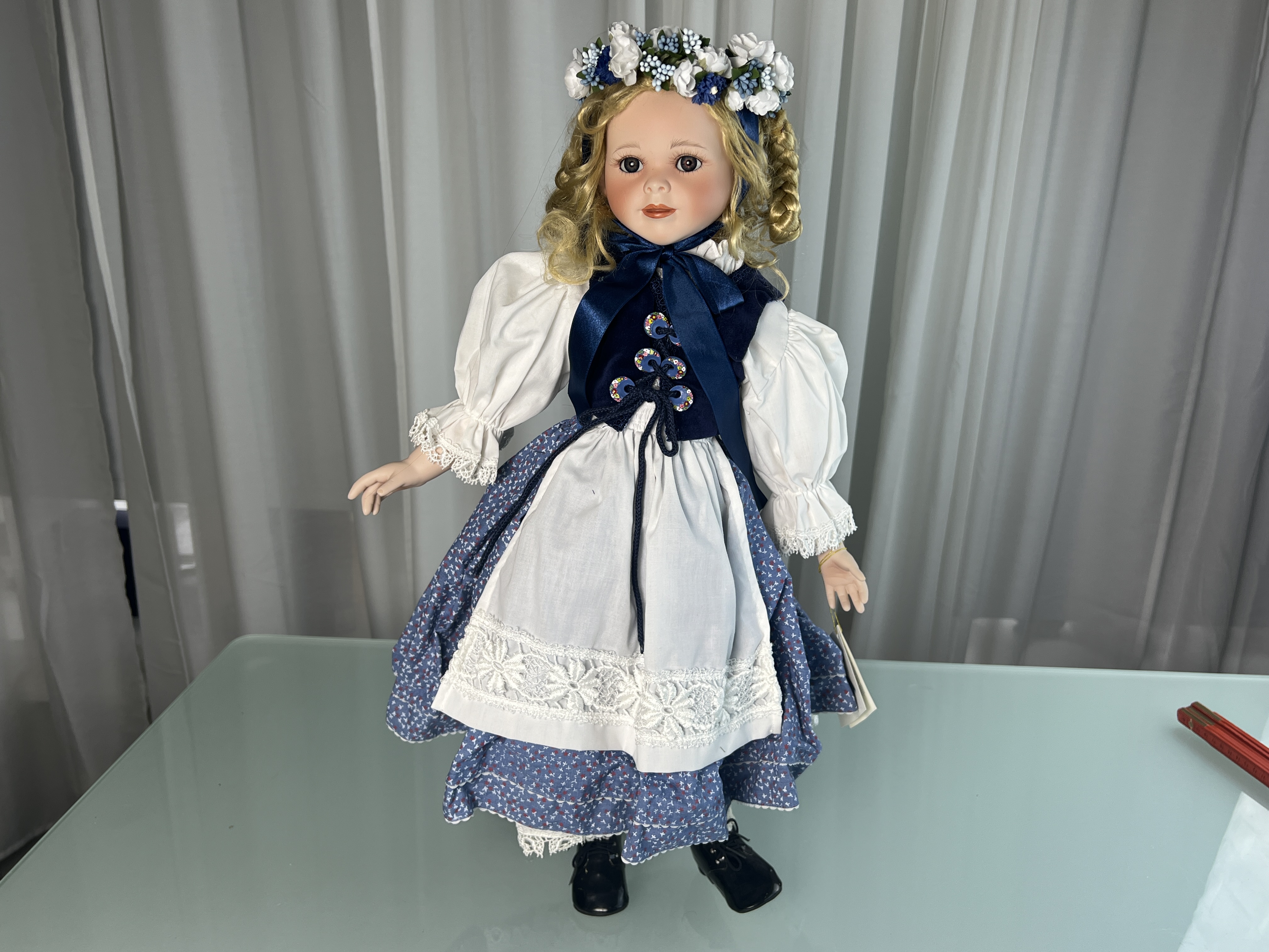 Künstlerpuppe Porzellan Puppe 62 cm. Top Zustand 