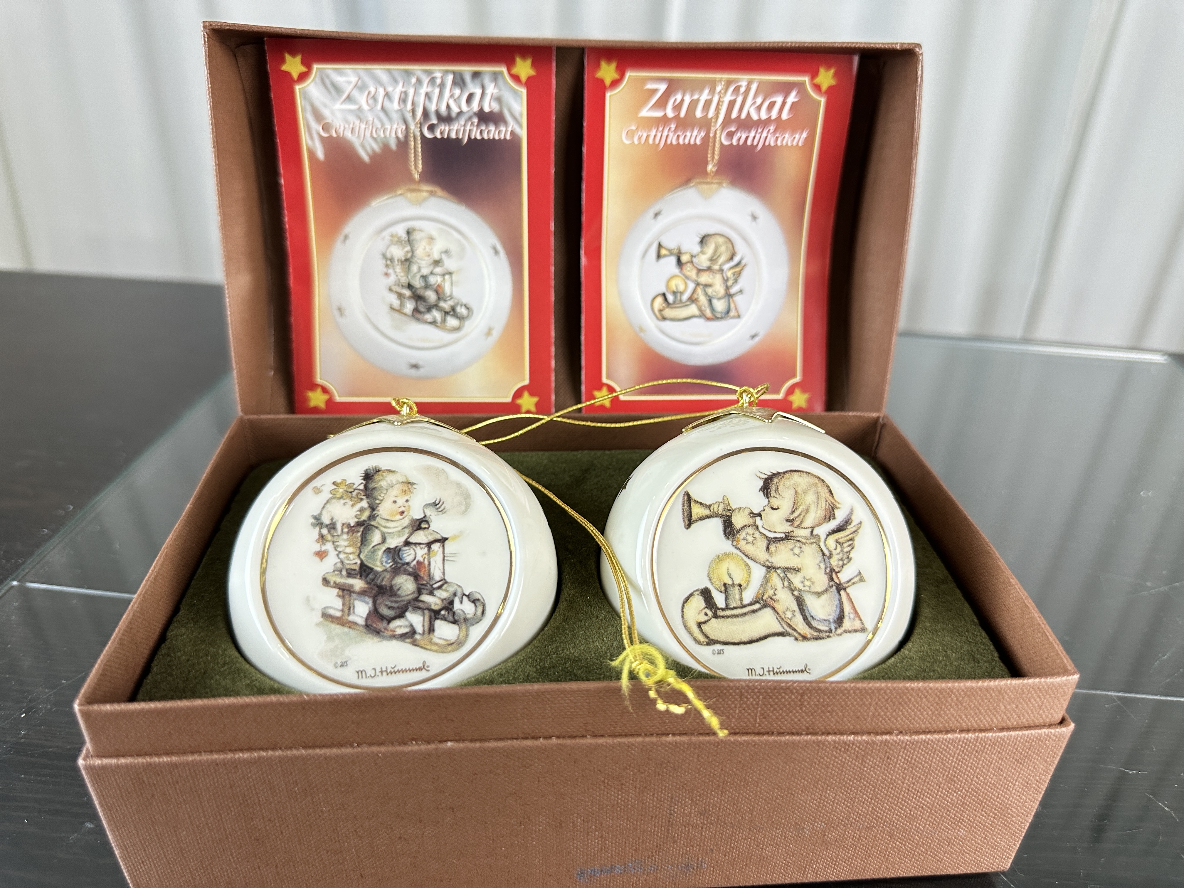 M.I. Hummel 2 x Weihnachtskugeln Christbaumkugeln in Ovp . 1 Wahl - Top Zustand  