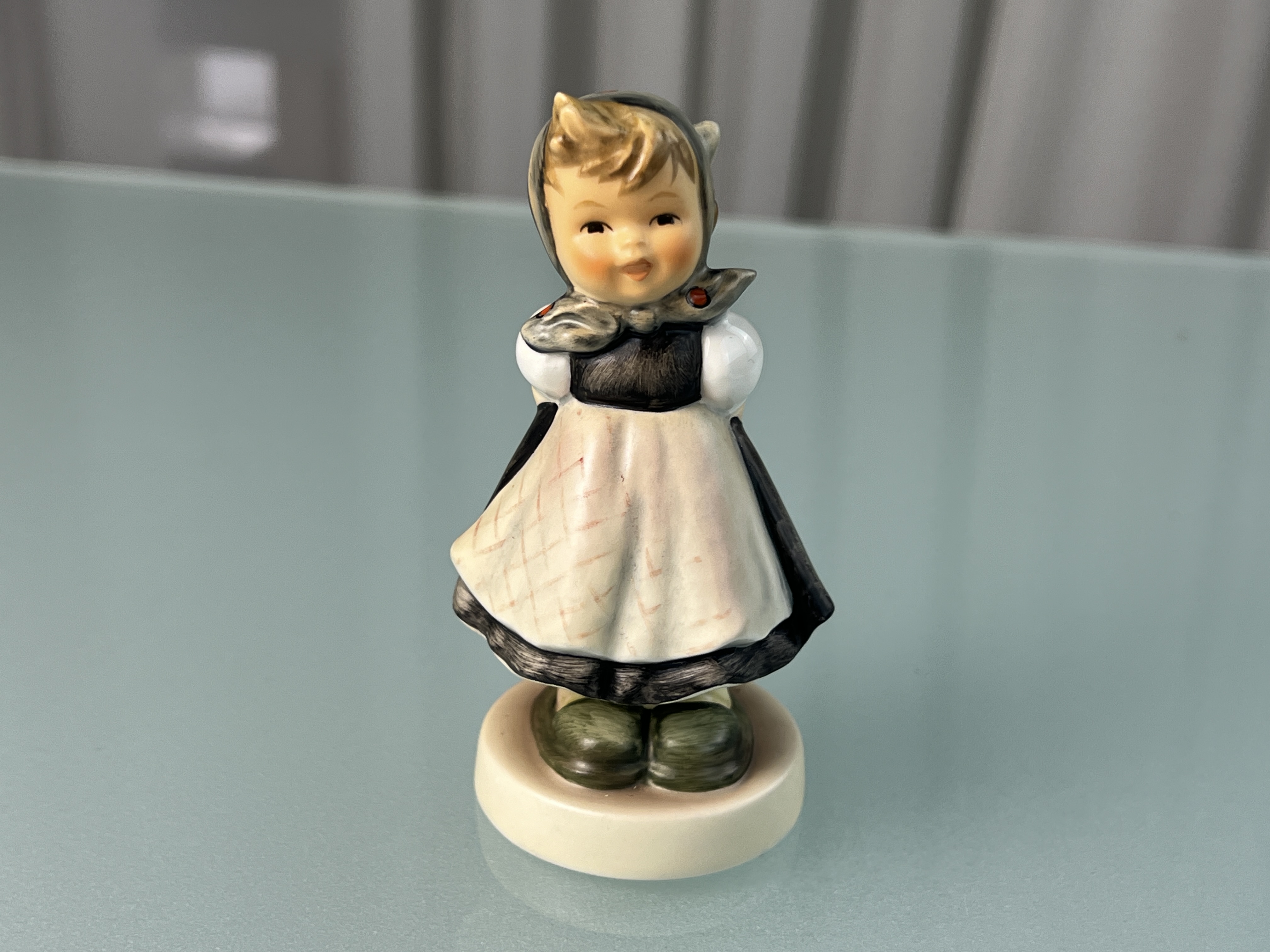 Hummel Figur 498 Ich freu mich so 10,5 cm. 1 Wahl - Top Zustand.