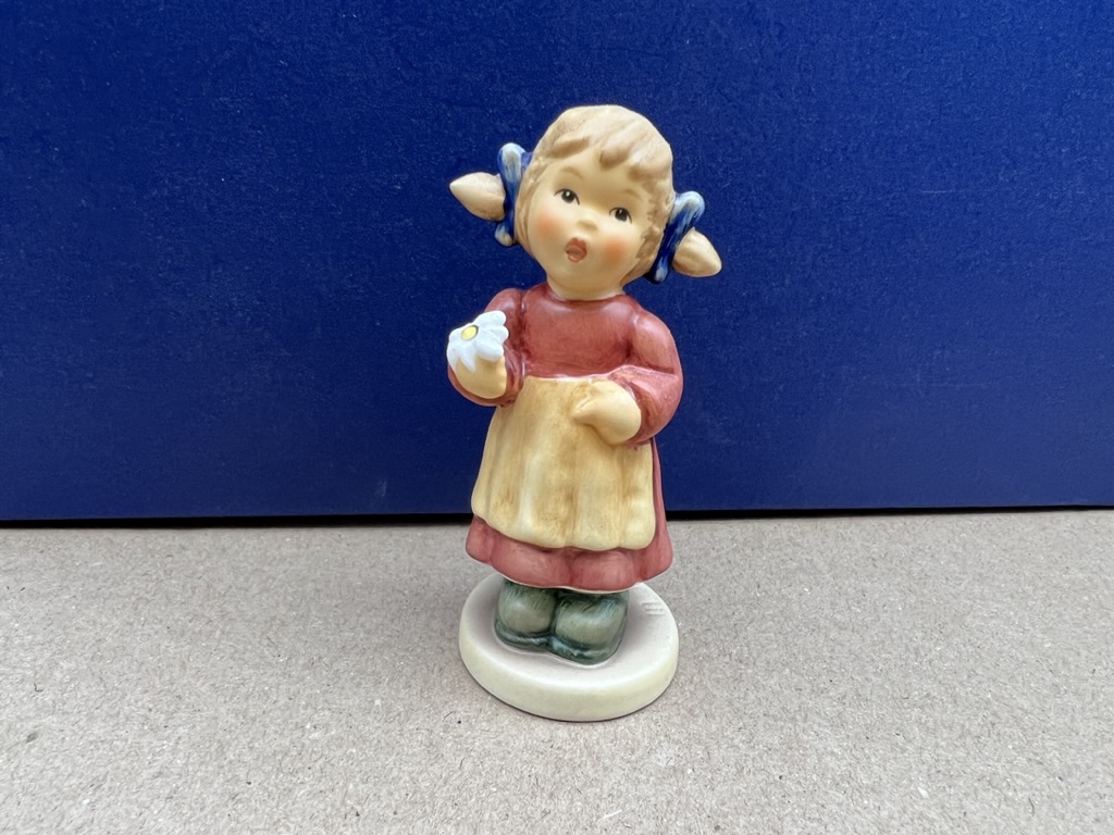  Hummel Figur 2077/a Drob´n auf´n Berg war i 9 cm. 1 Wahl. Top Zustand.  