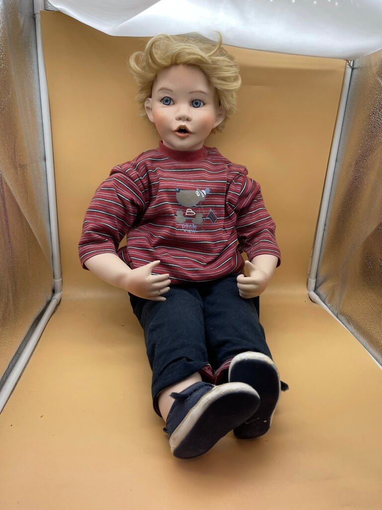 Ute Kase Lepp Porzellan Puppe 68 cm. Leider mit Defekt - Siehe Foto