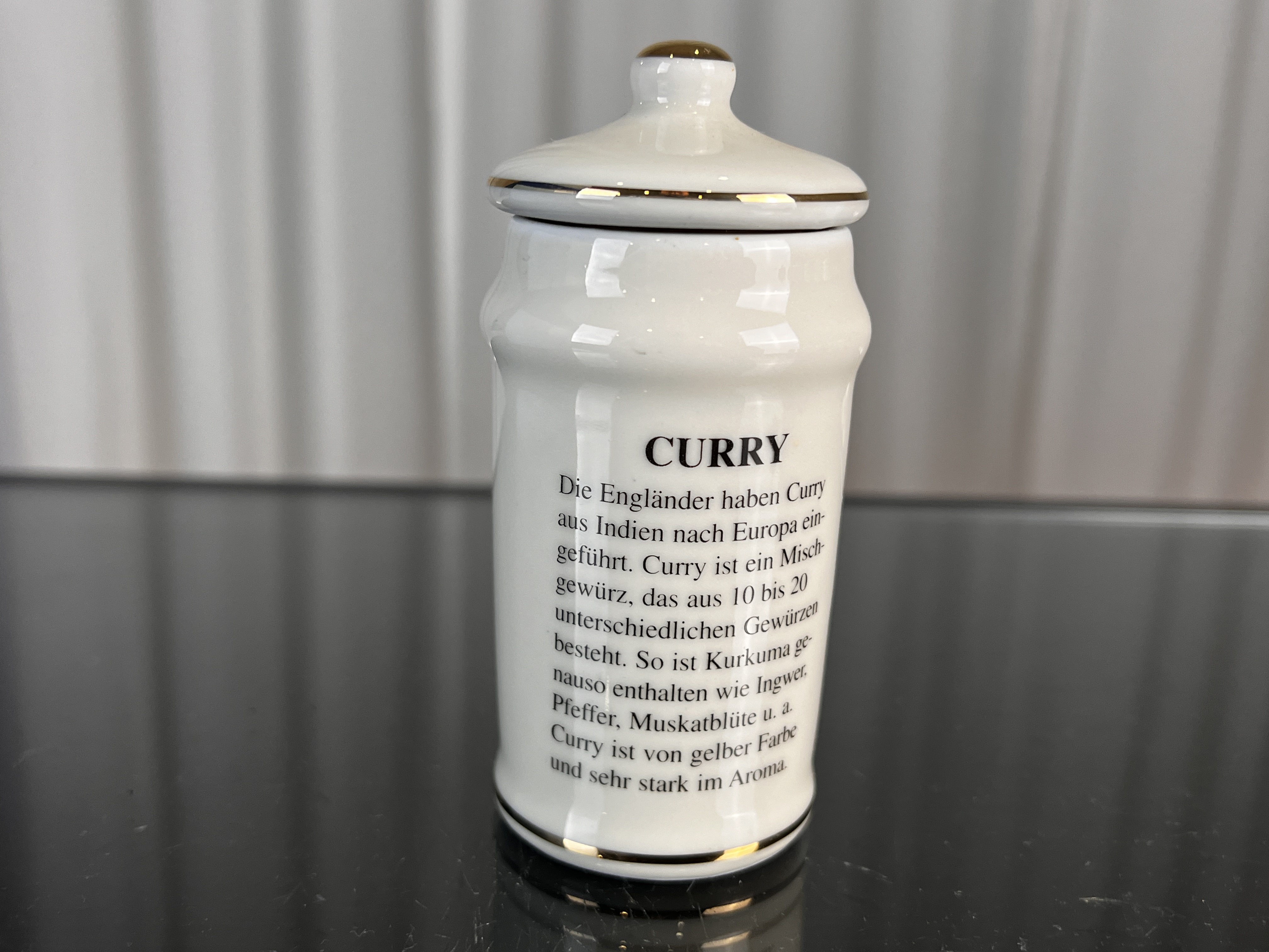 M.I. Hummel Gewürzdose 11 cm. 1 Wahl - Top Zustand  