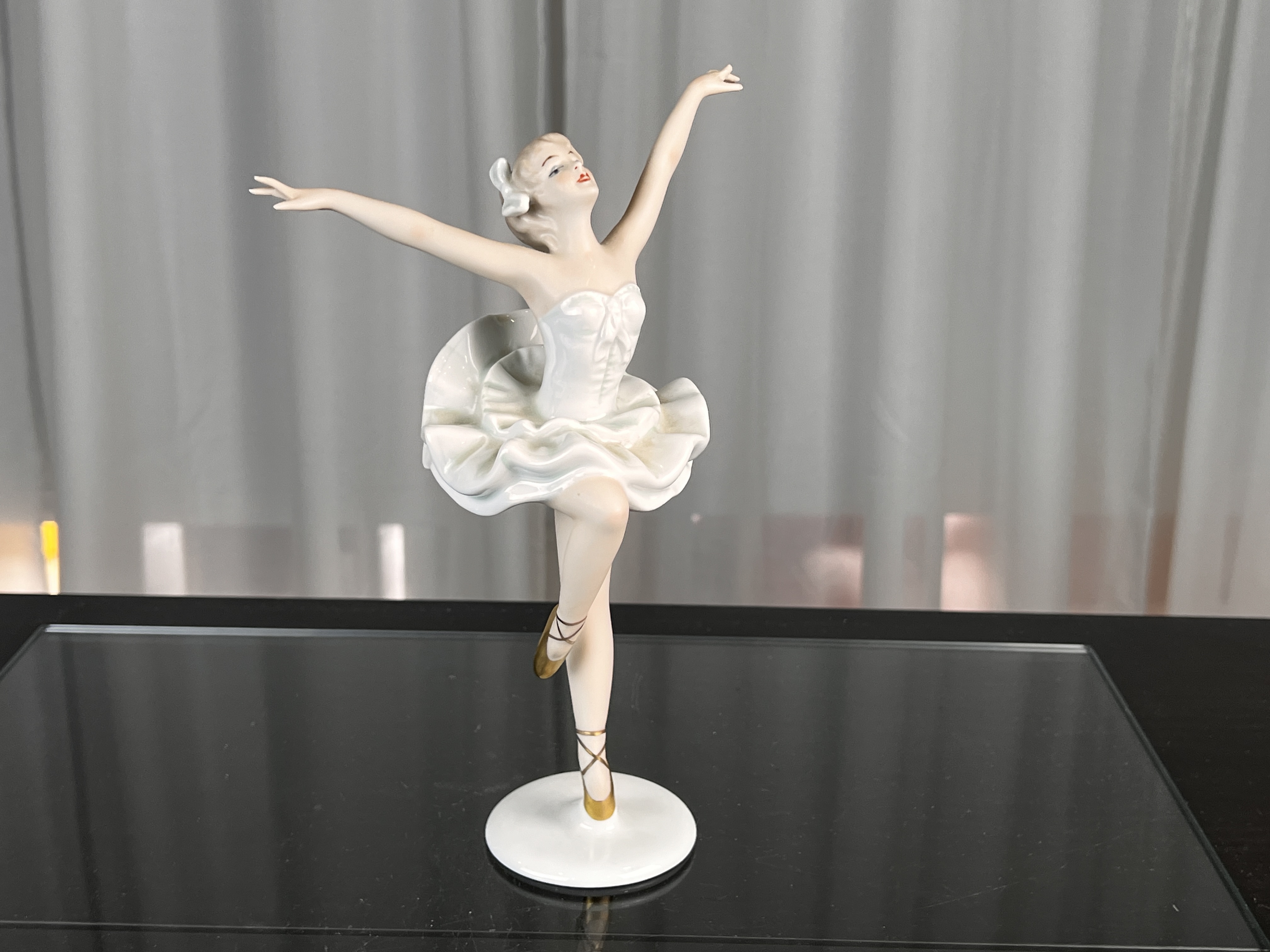  Hutschenreuther Figur Ballerina 23,5 cm. Finger Defekt - Siehe Fotos 