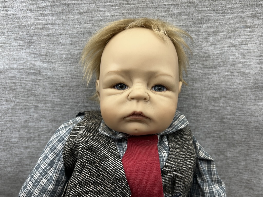 Sigikid Künstlerpuppe Vinyl Puppe 48 cm. Top Zustand. 