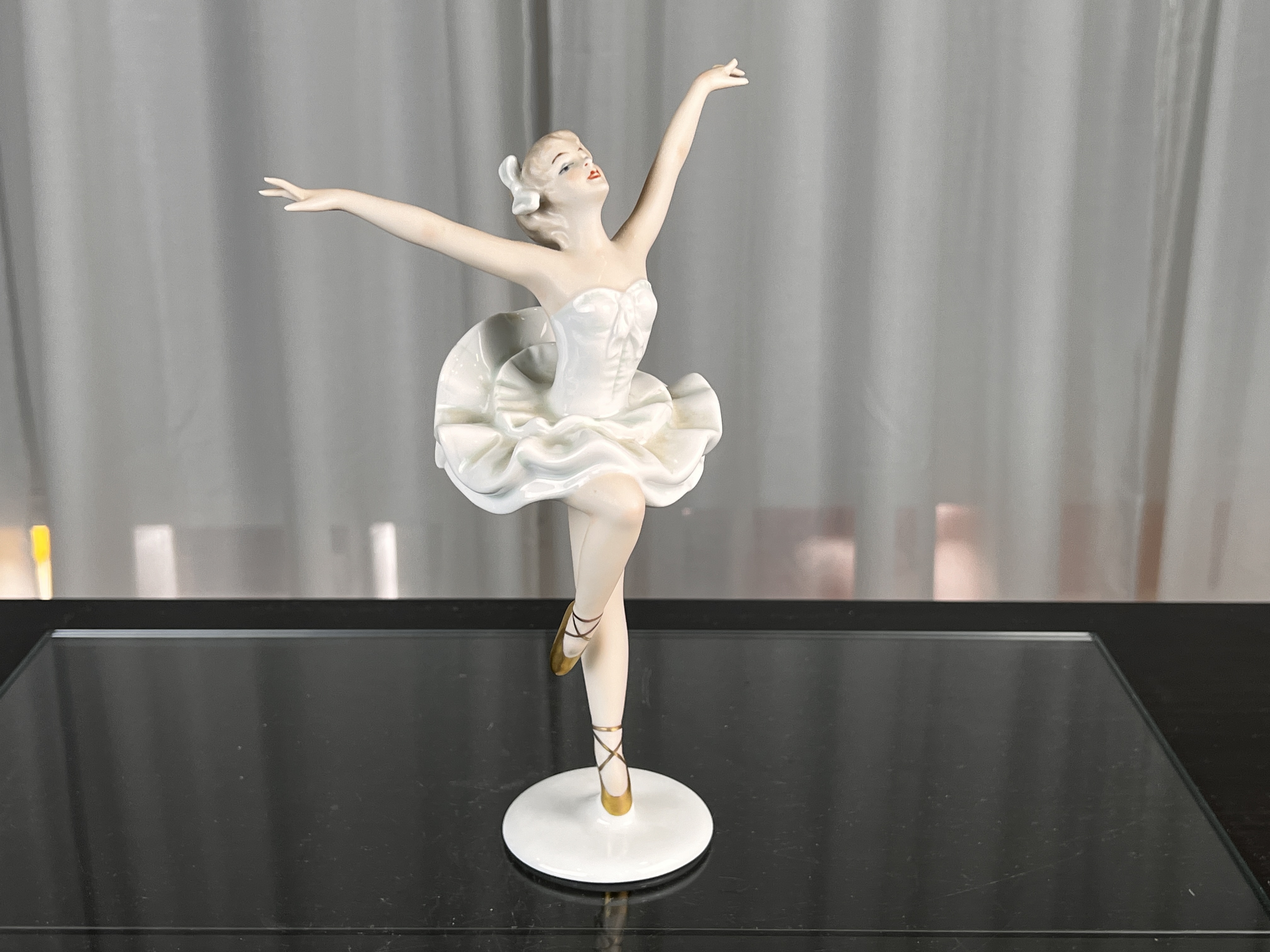  Hutschenreuther Figur Ballerina 23,5 cm. Finger Defekt - Siehe Fotos 