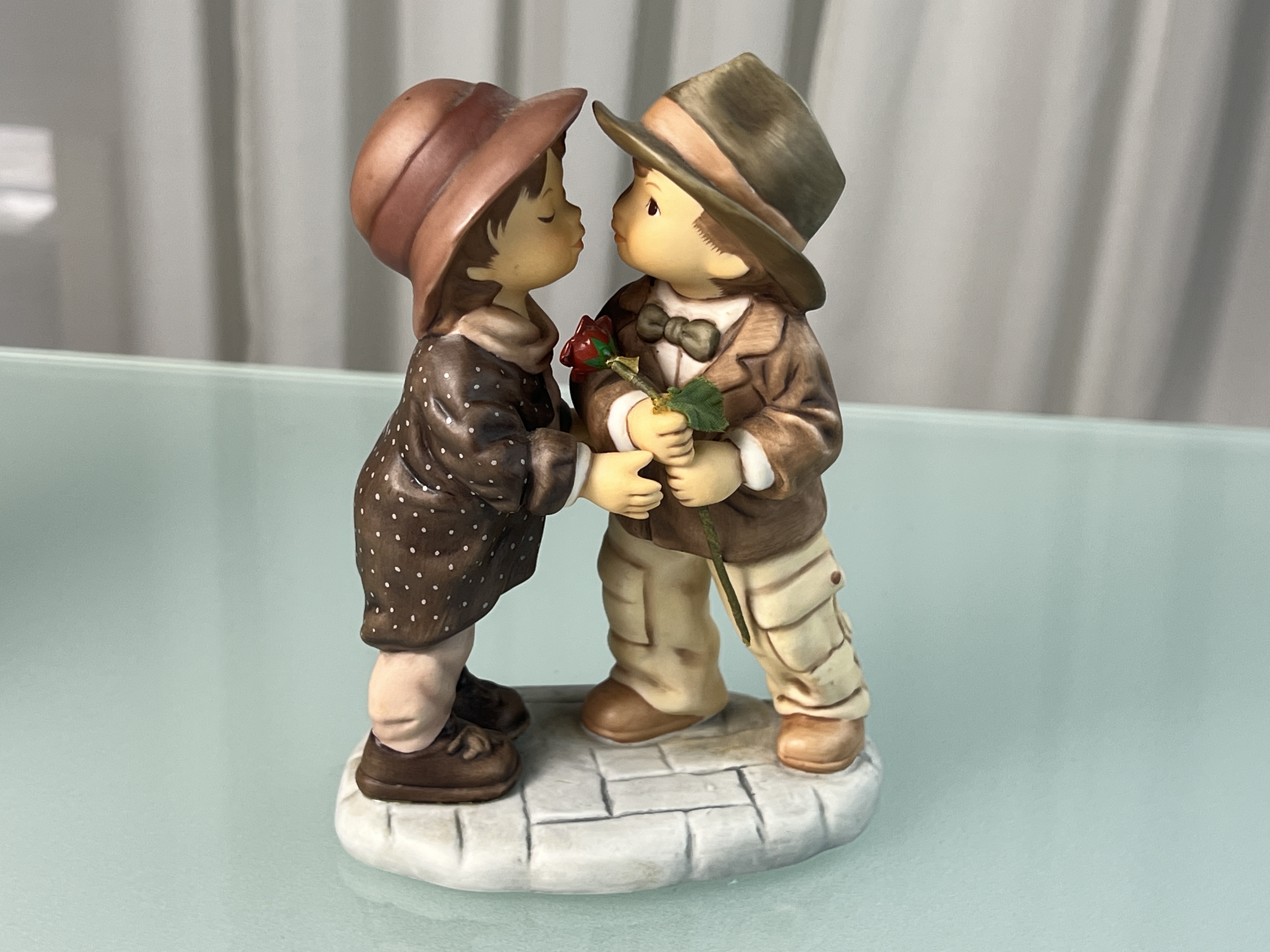 Goebel Figur Kim Anderson First Kiss 15 cm 1 Wahl - Top Zustand. 