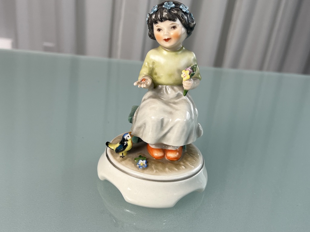 Goebel Figur Porzellan 219 Mädchen 14 cm - 1 Wahl. Top Zustand