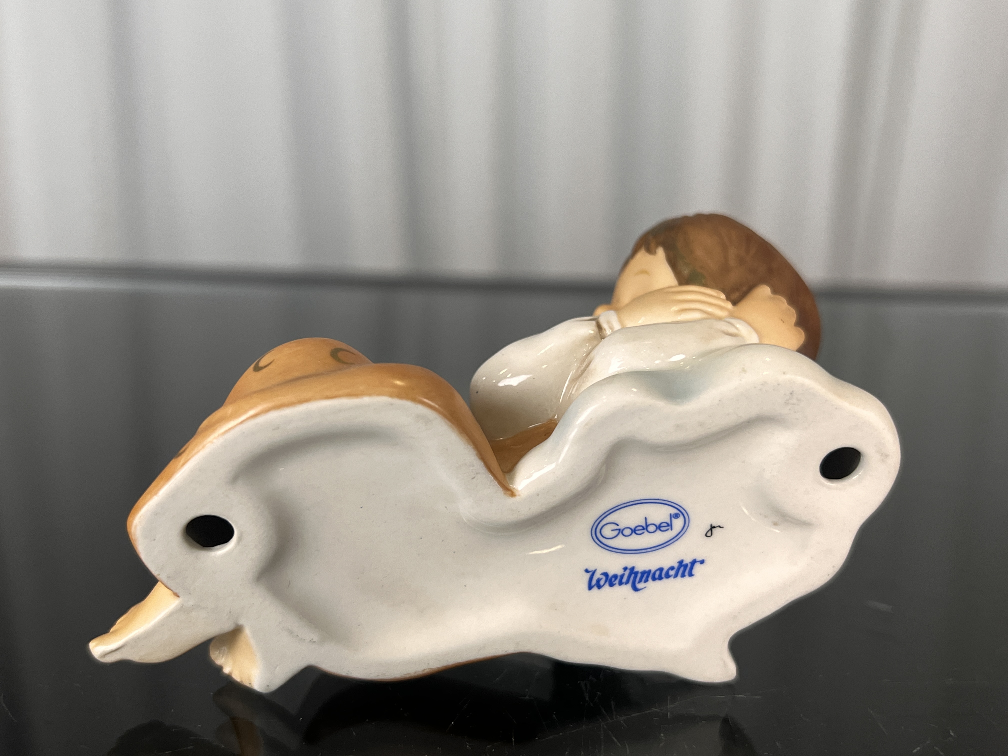 Goebel Figur Engel liegend 5 x 9,8 cm. Top Zustand   
