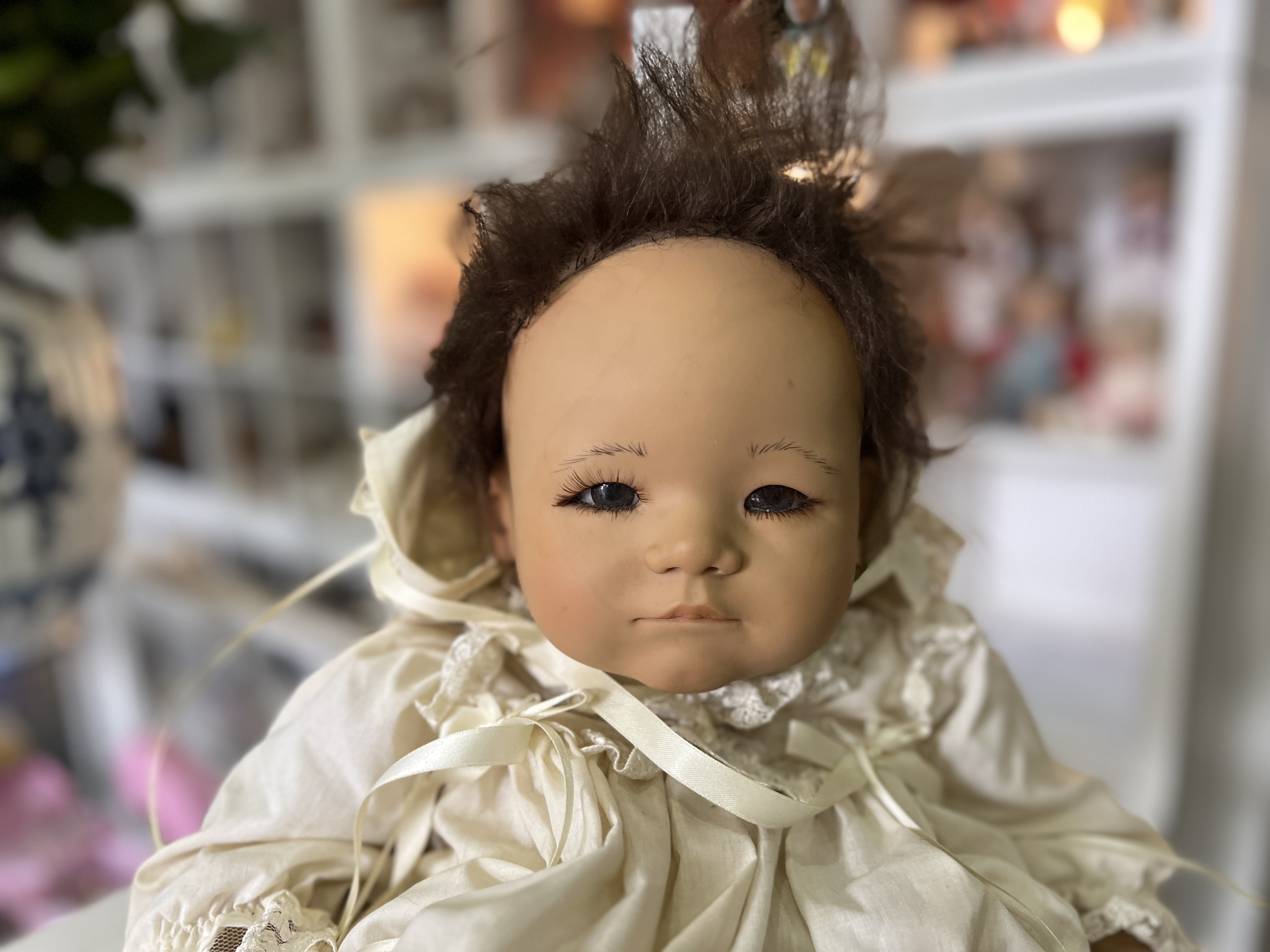 Annette Himstedt Puppe Taki 56 cm. Raucherhaushalt