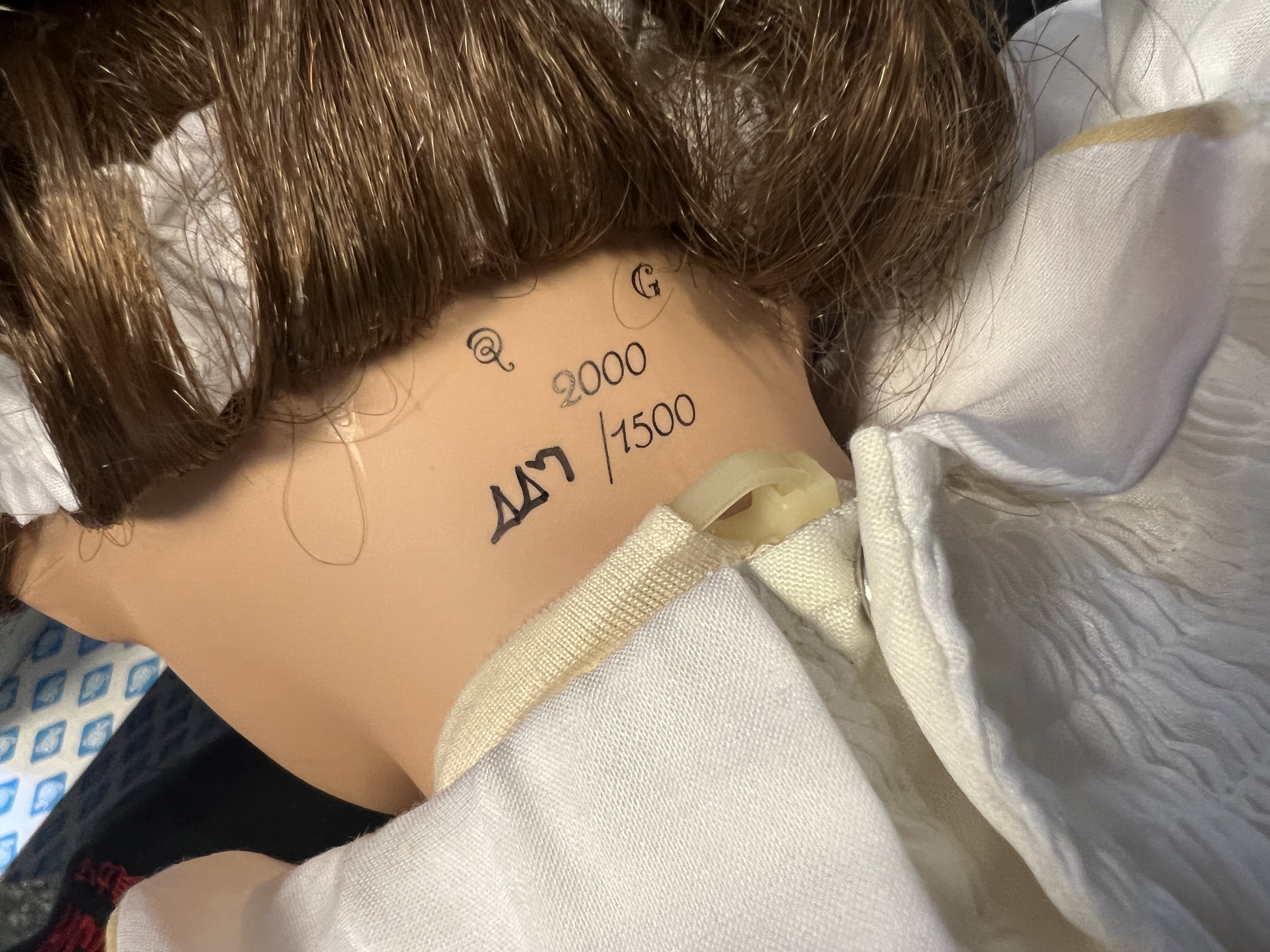 The Quenns Gallery Künstlerpuppe Porzellan Puppe 63 cm. Top Zustand  