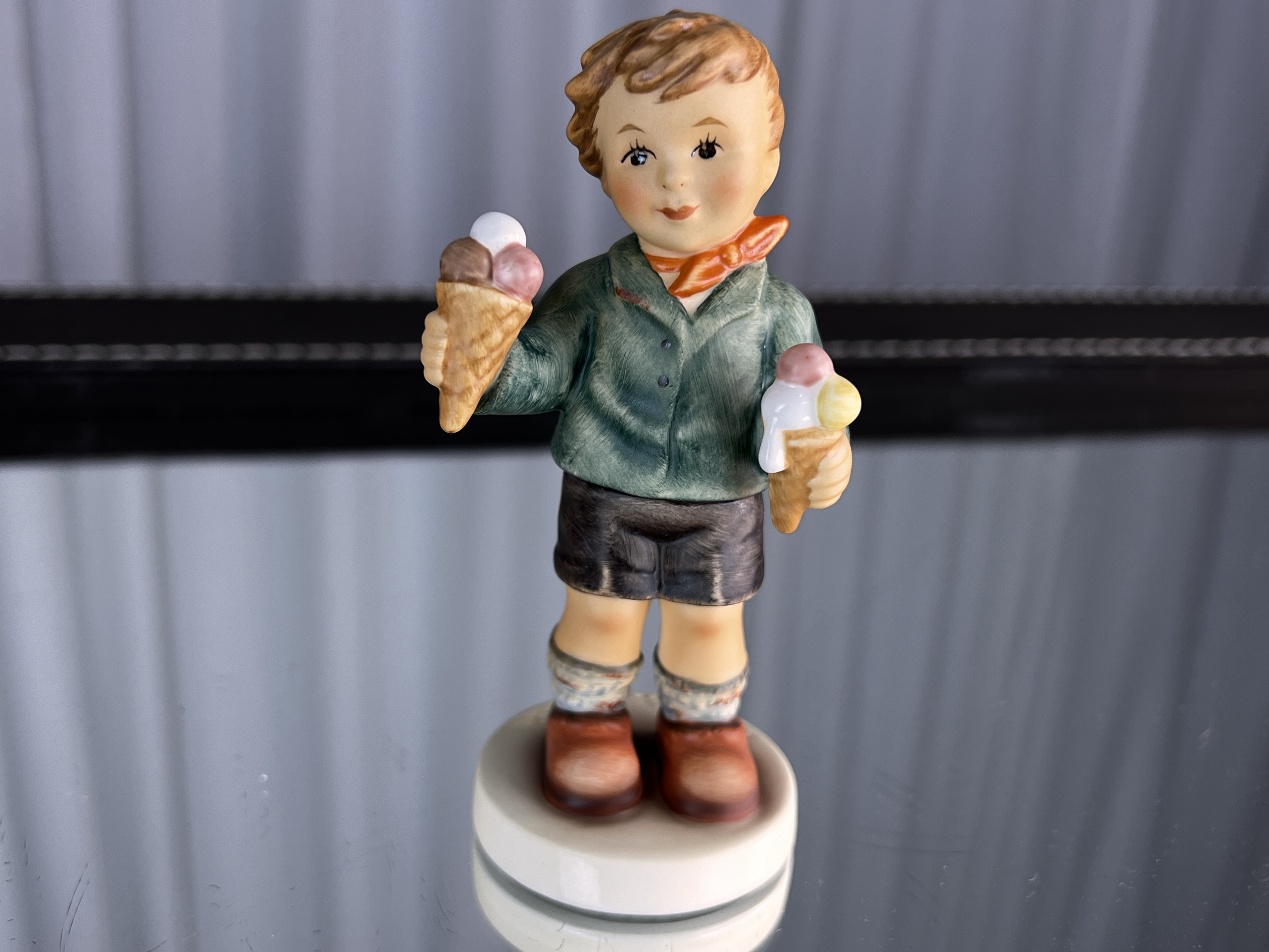 Hummel Figur 2293 Eisschlecker 11 cm. 1 Wahl Top Zustand  
