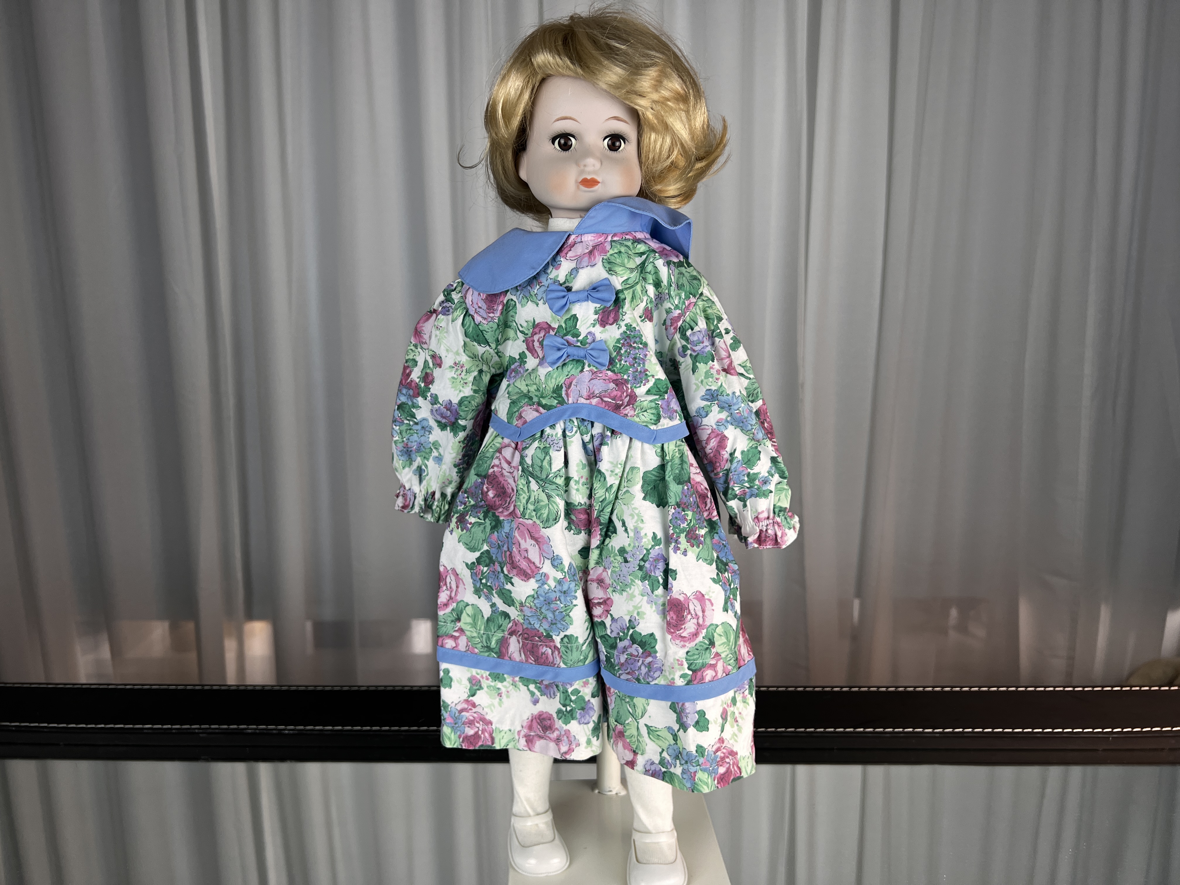 Künstlerpuppe Porzellan Puppe 60 cm. Top Zustand 