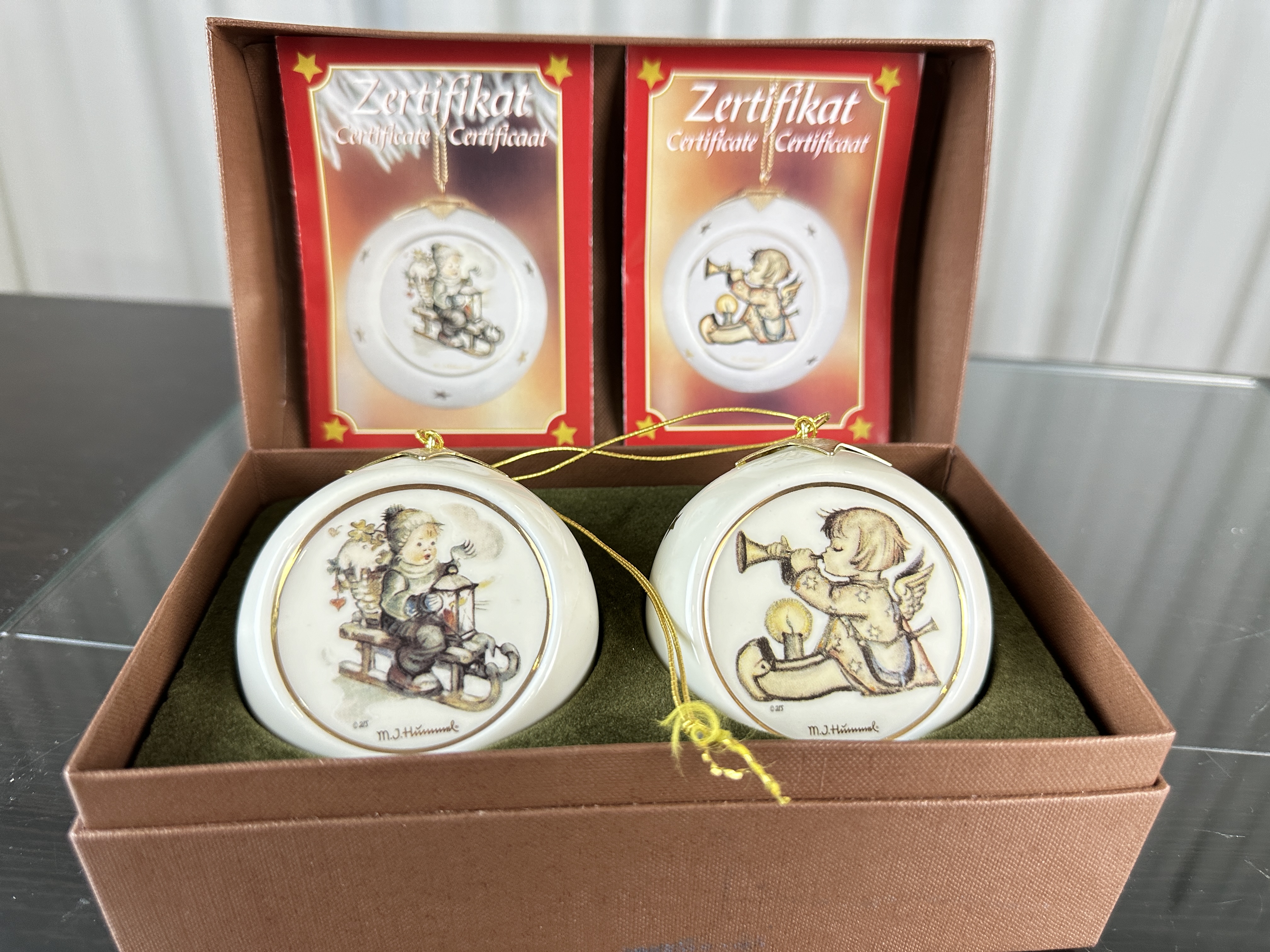 M.I. Hummel 2 x Weihnachtskugeln Christbaumkugeln in Ovp . 1 Wahl - Top Zustand  