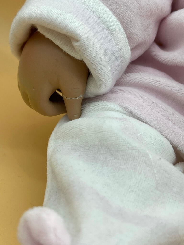 Inge Tenbusch Künstlerpuppe Porzellan Puppe 42 cm. Finger Defekt