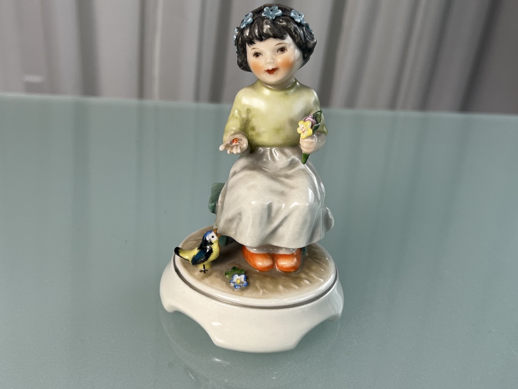 Goebel Figur Porzellan 219 Mädchen 14 cm - 1 Wahl. Top Zustand