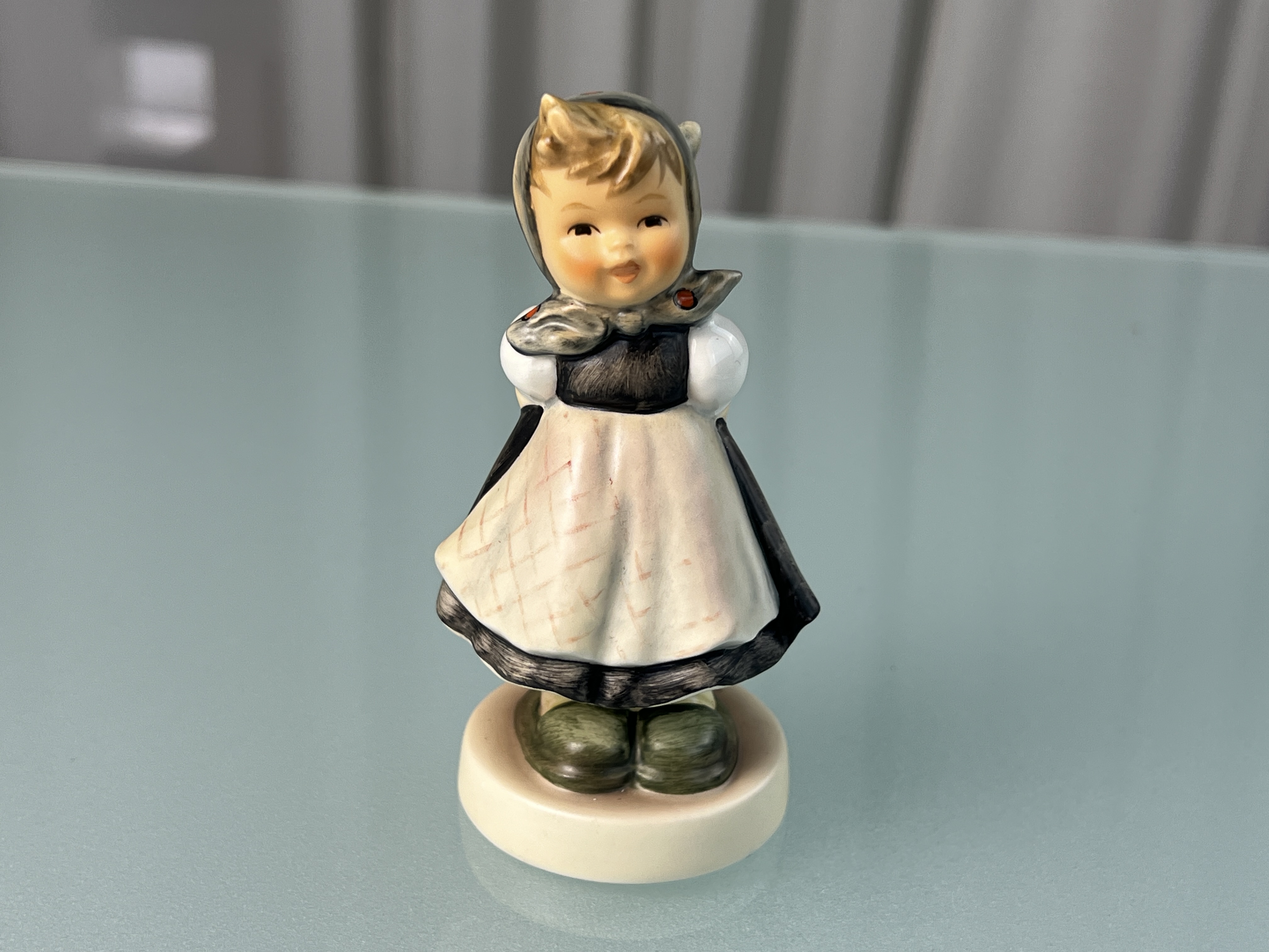 Hummel Figur 498 Ich freu mich so 10,5 cm. 1 Wahl - Top Zustand.